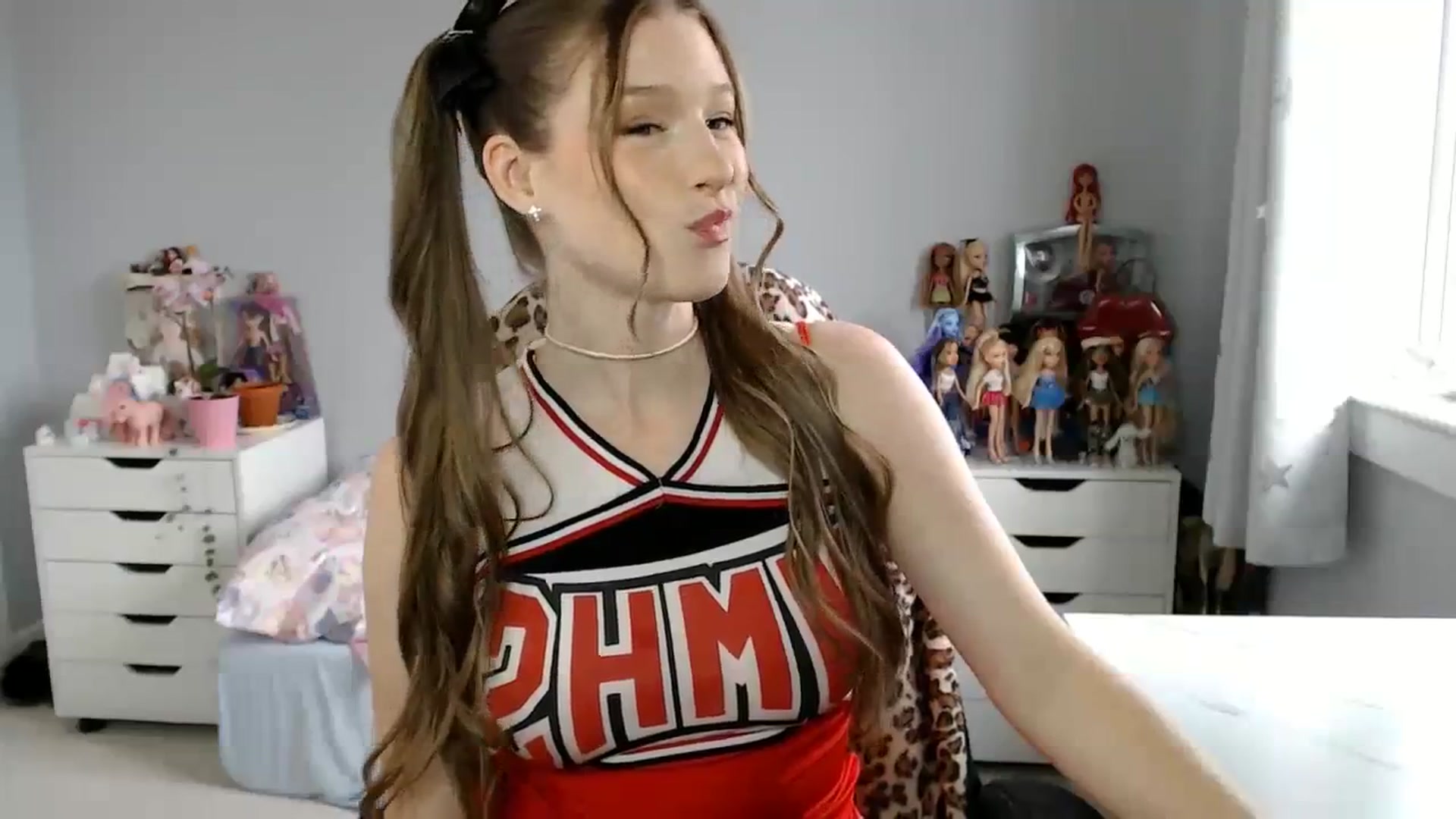 Gallery image thumbnail from GemmaMinx's myfreecams stream on, 10/31/2023, 16:38 image 19 of 20