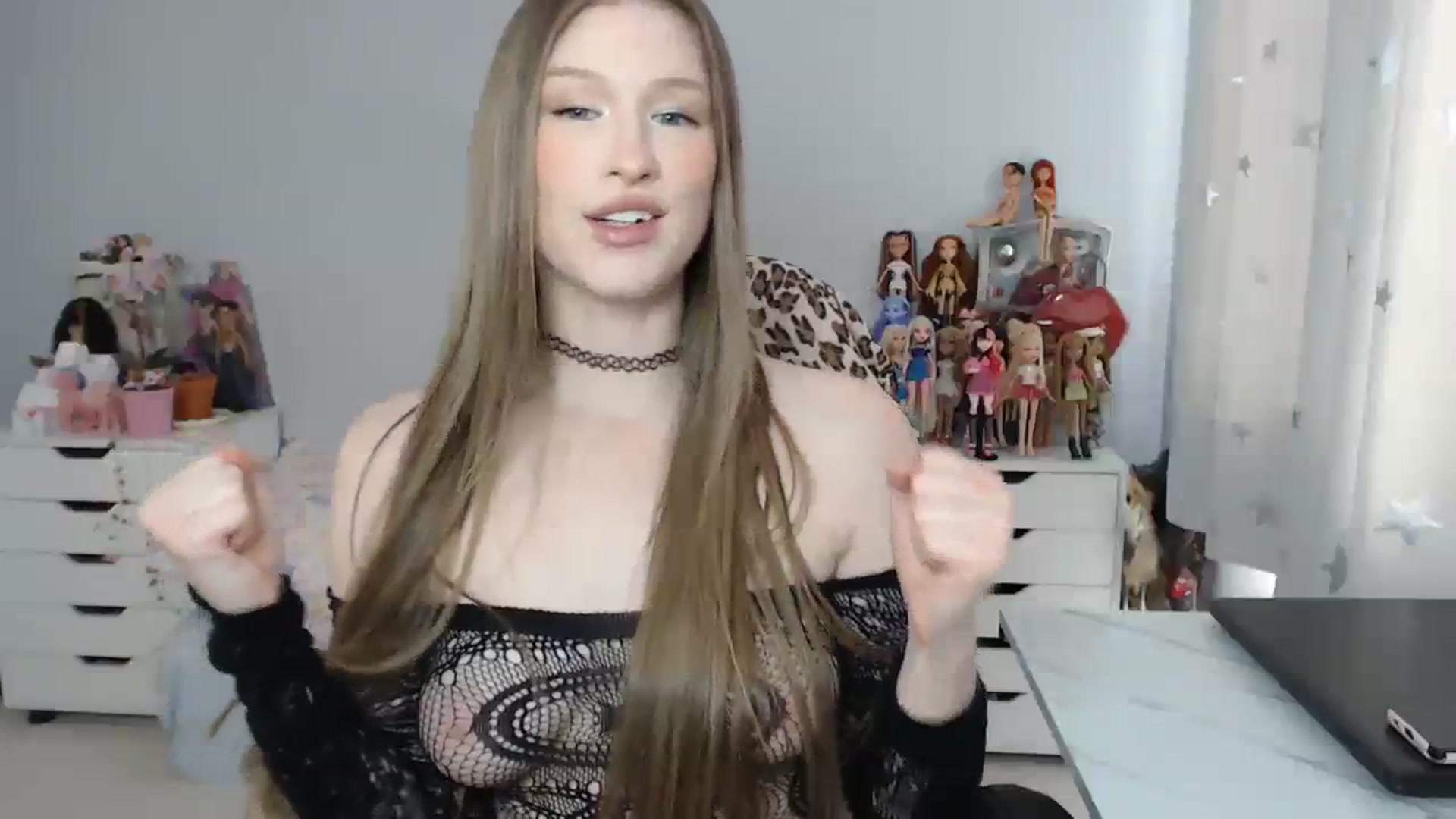 Gallery image thumbnail from GemmaMinx's myfreecams stream on, 11/20/2023, 18:17 image 20 of 20