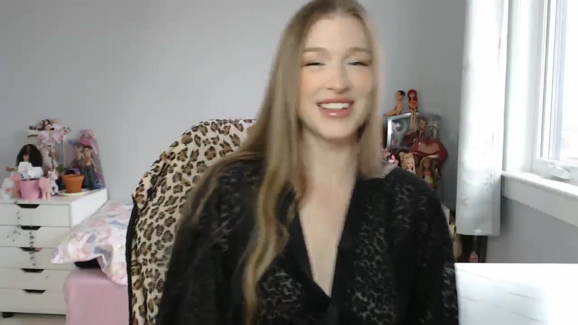 Gallery image thumbnail from GemmaMinx's myfreecams stream on, 11/21/2023, 16:35 image 2 of 20