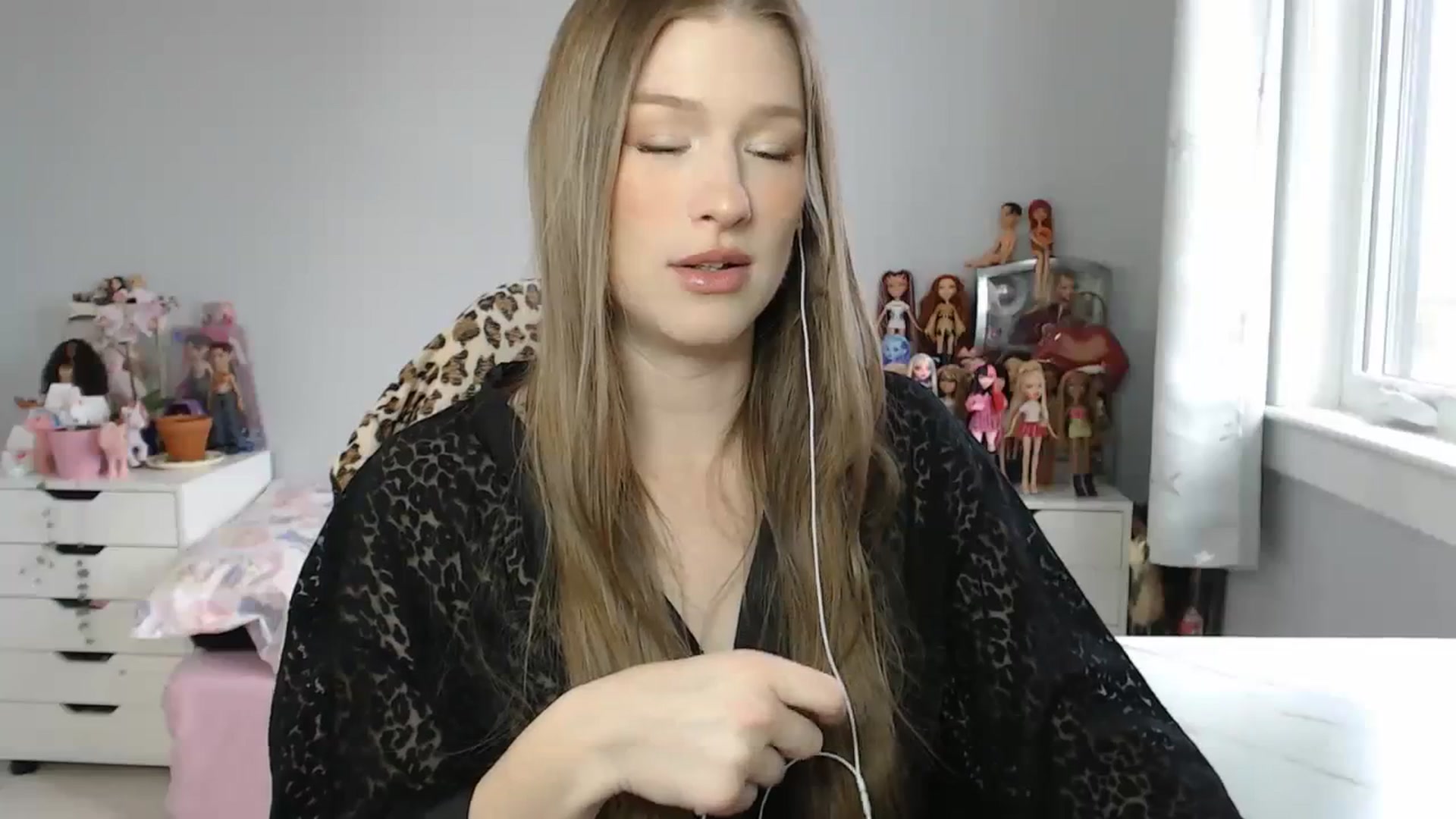 Gallery image thumbnail from GemmaMinx's myfreecams stream on, 11/21/2023, 16:35 image 10 of 20