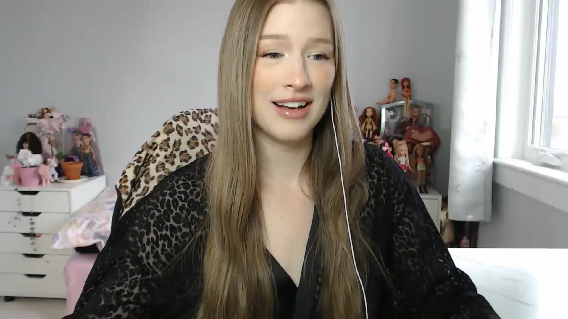 Gallery image thumbnail from GemmaMinx's myfreecams stream on, 11/21/2023, 16:35 image 9 of 20