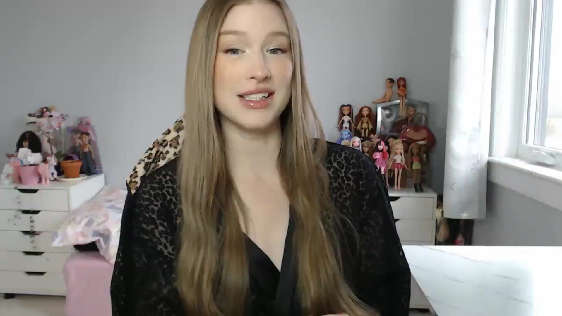 Gallery image thumbnail from GemmaMinx's myfreecams stream on, 11/21/2023, 16:35 image 8 of 20