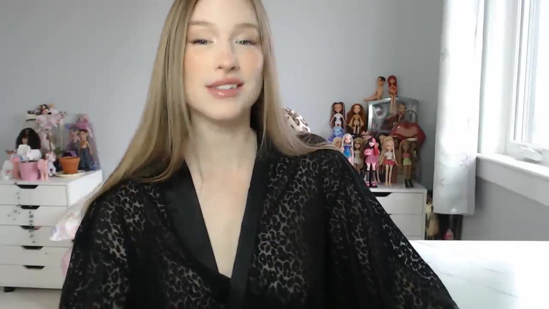 Gallery image thumbnail from GemmaMinx's myfreecams stream on, 11/21/2023, 16:35 image 3 of 20