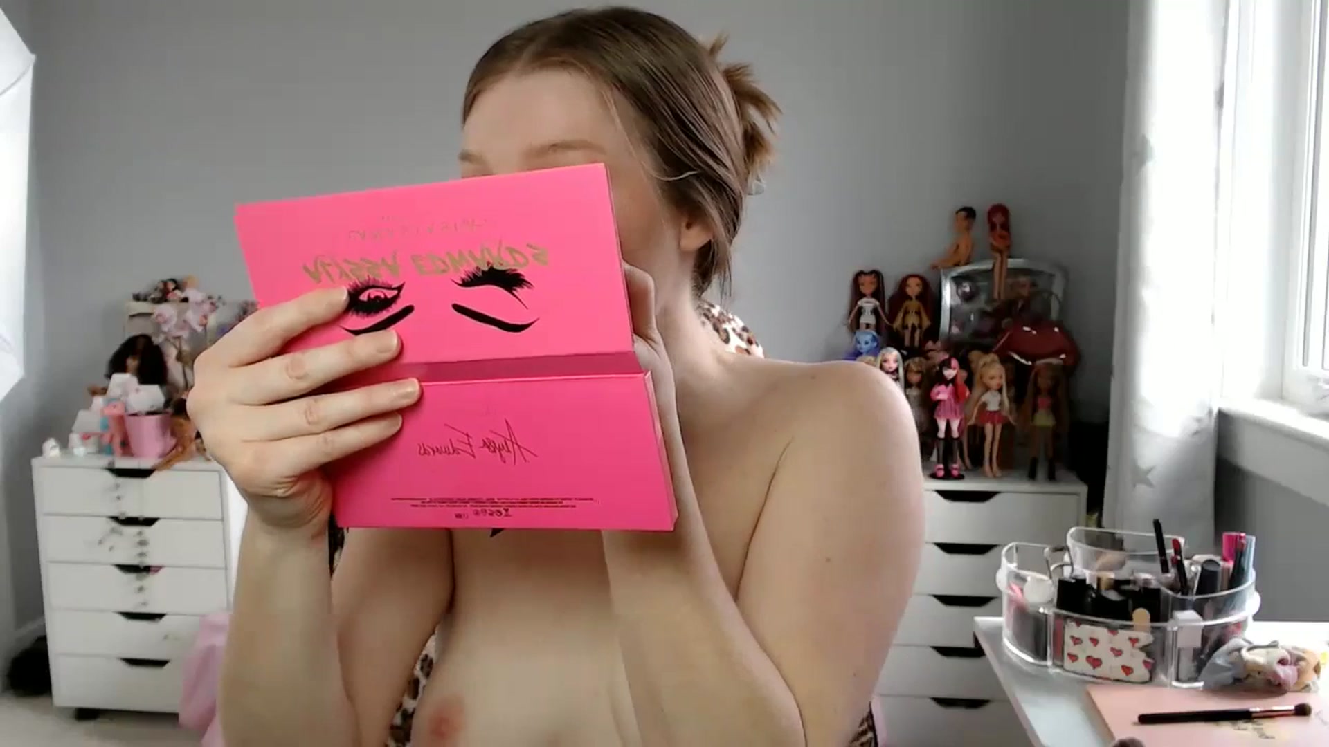 Gallery image thumbnail from GemmaMinx's myfreecams stream on, 12/06/2023, 18:14 image 11 of 20