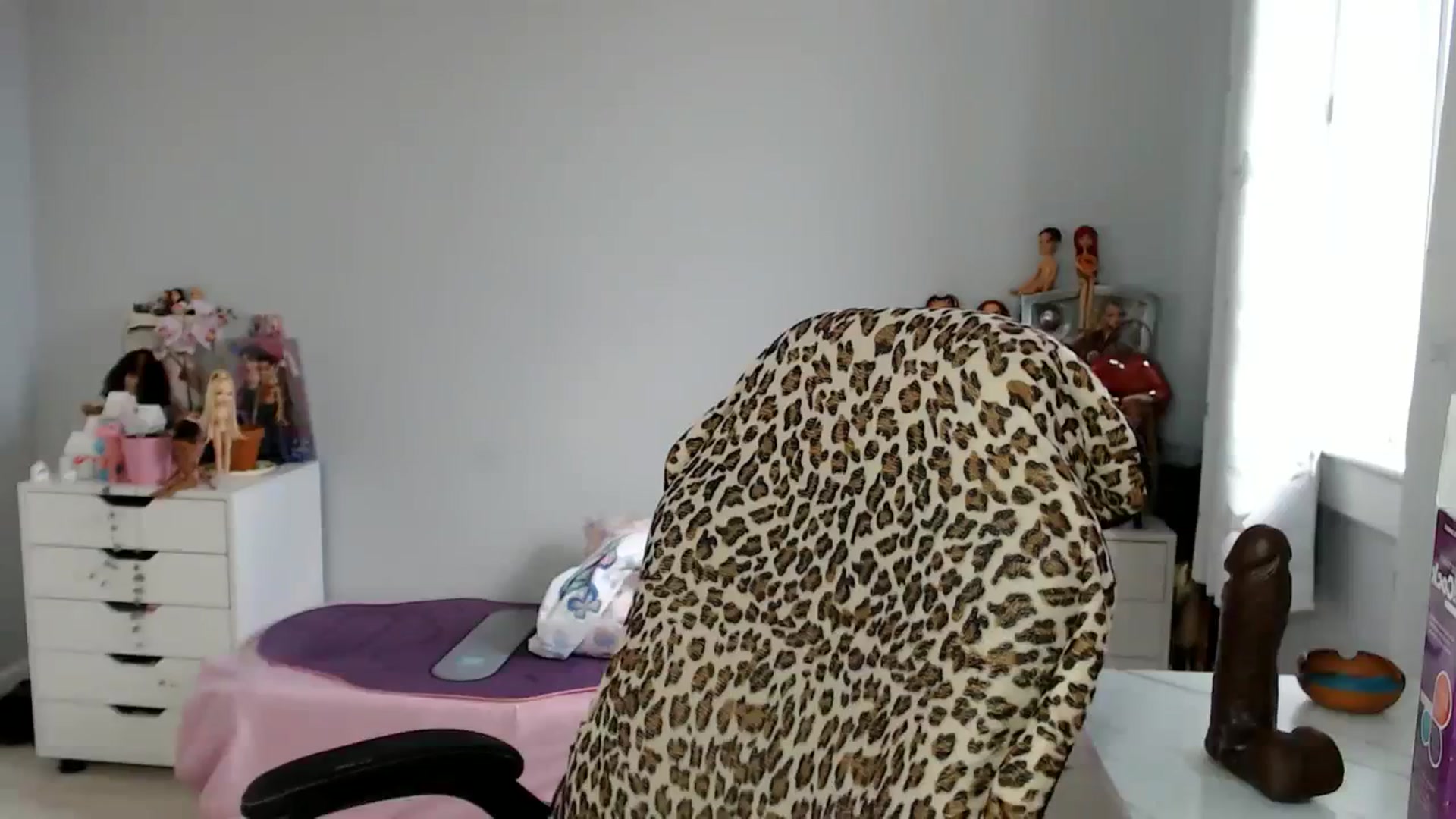 Gallery image thumbnail from GemmaMinx's myfreecams stream on, 12/06/2023, 18:14 image 3 of 20