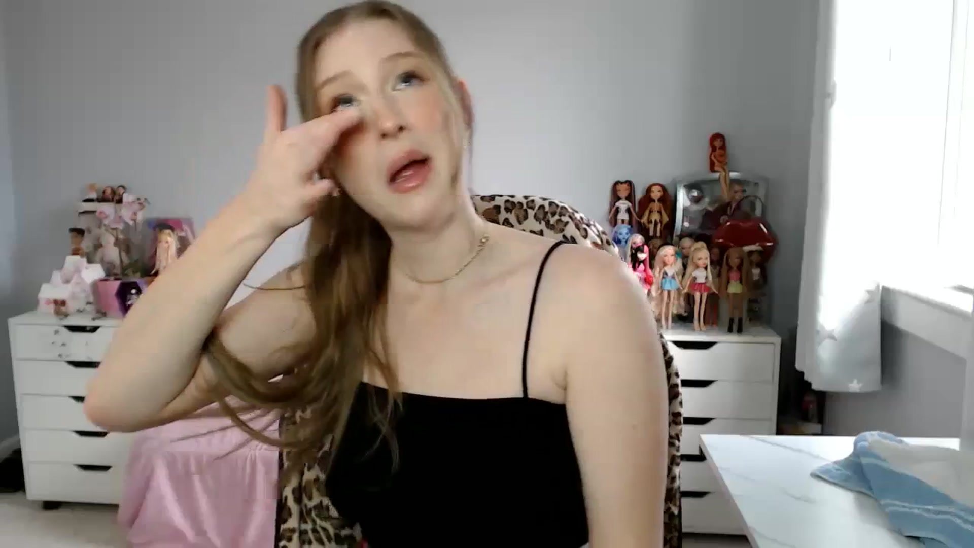 Gallery image thumbnail from GemmaMinx's myfreecams stream on, 12/14/2023, 17:23 image 14 of 20