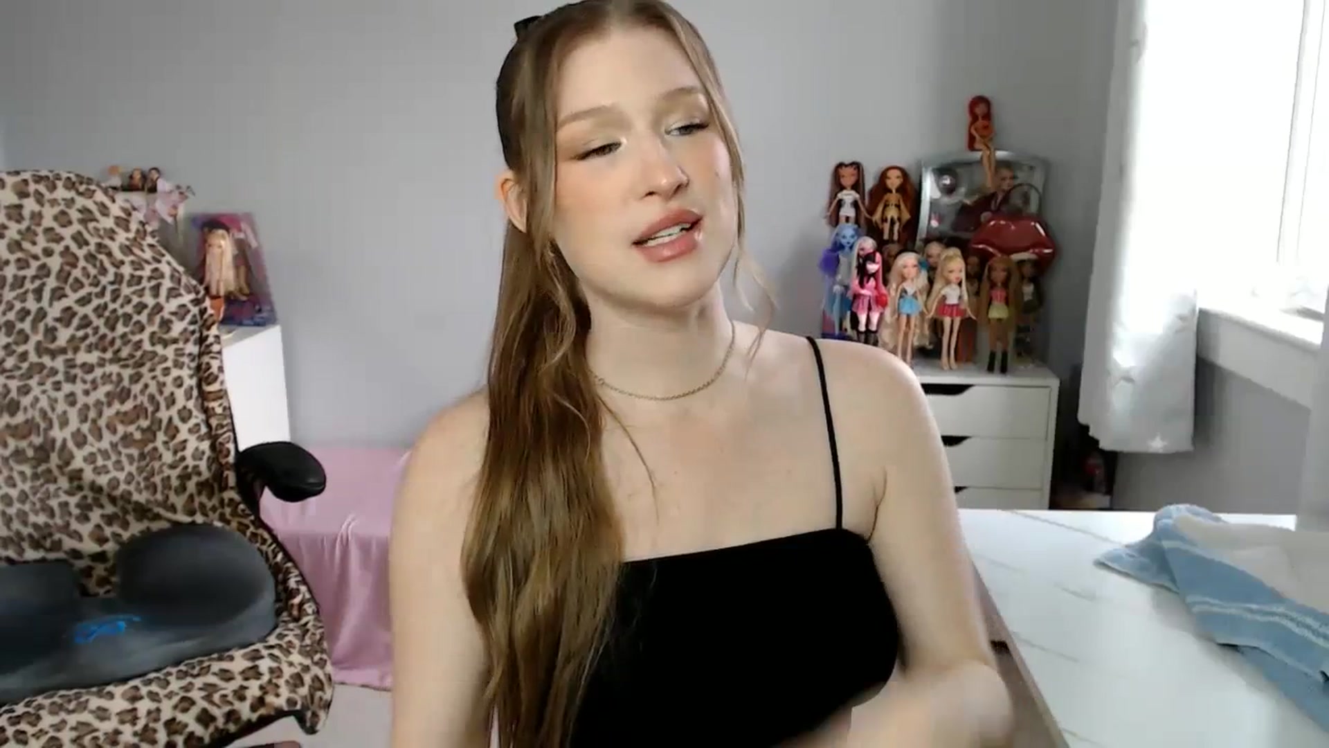 Gallery image thumbnail from GemmaMinx's myfreecams stream on, 12/14/2023, 17:23 image 11 of 20