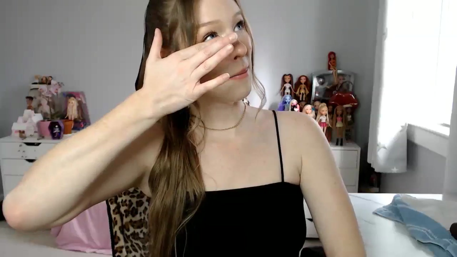 Gallery image thumbnail from GemmaMinx's myfreecams stream on, 12/14/2023, 17:23 image 19 of 20
