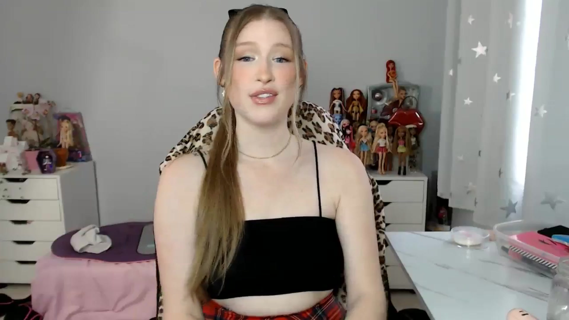 Gallery image thumbnail from GemmaMinx's myfreecams stream on, 12/14/2023, 19:58 image 19 of 20