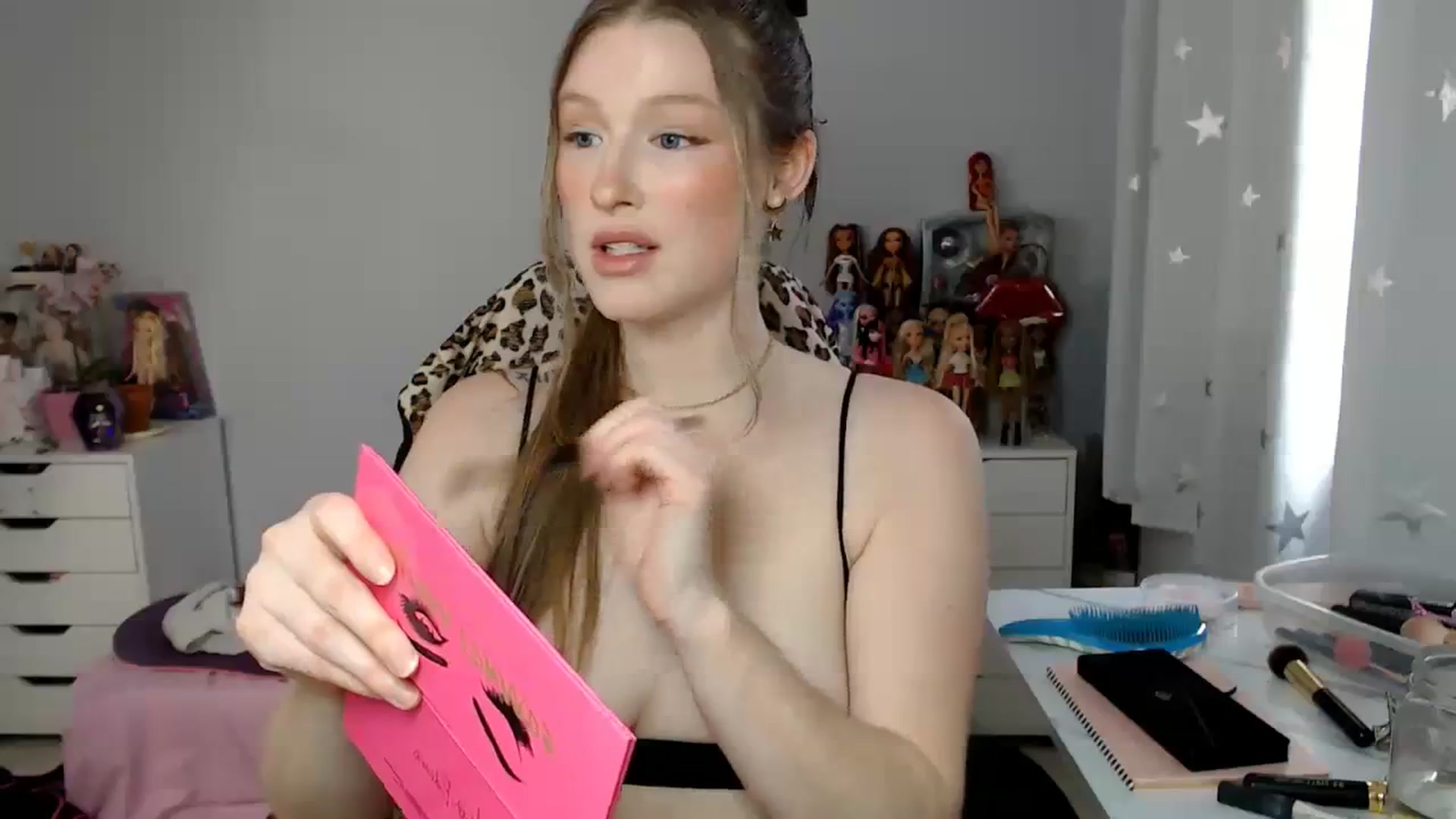 Gallery image thumbnail from GemmaMinx's myfreecams stream on, 12/14/2023, 19:58 image 12 of 20