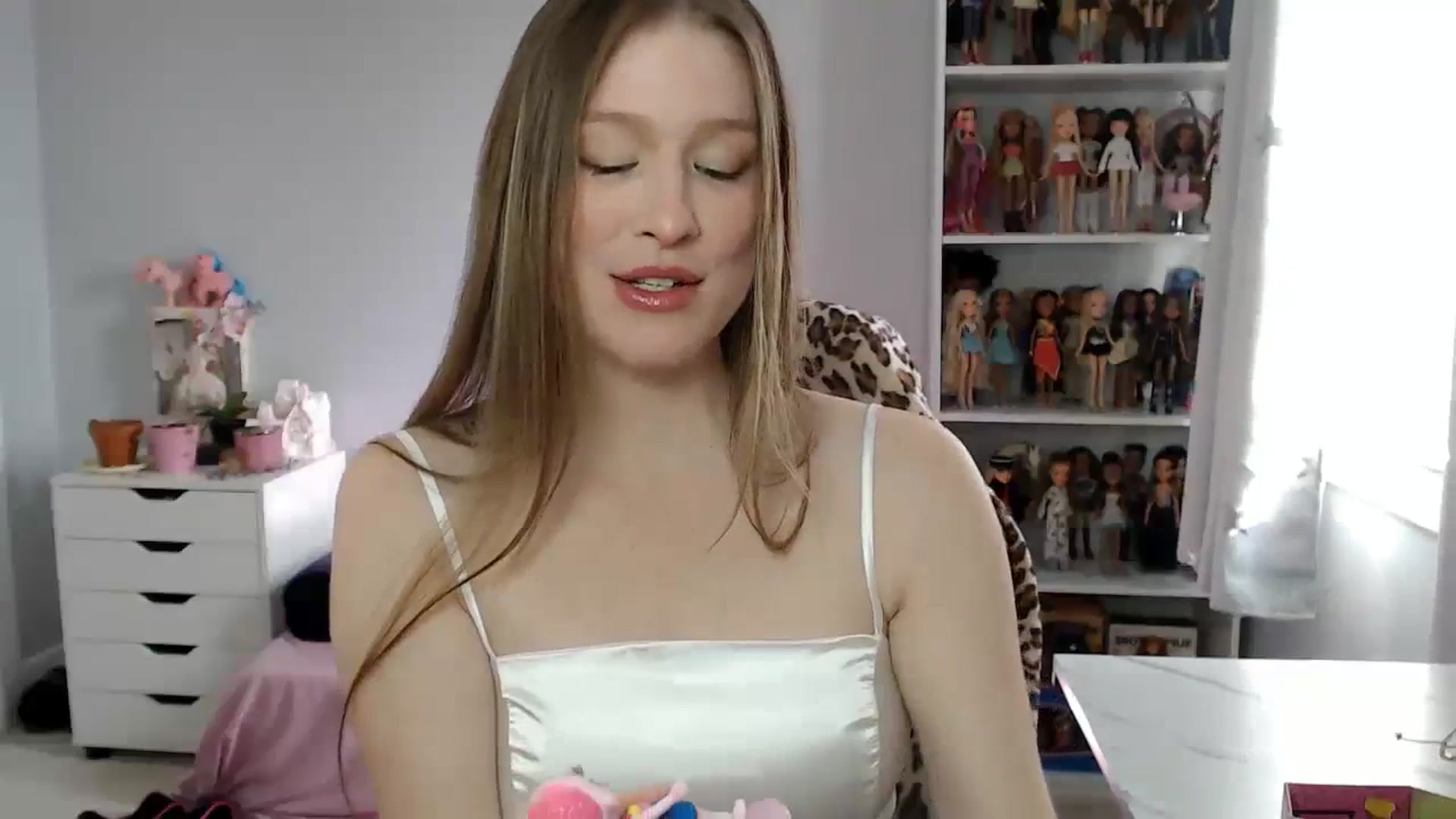 Gallery image thumbnail from GemmaMinx's myfreecams stream on, 03/05/2024, 19:35 image 11 of 20
