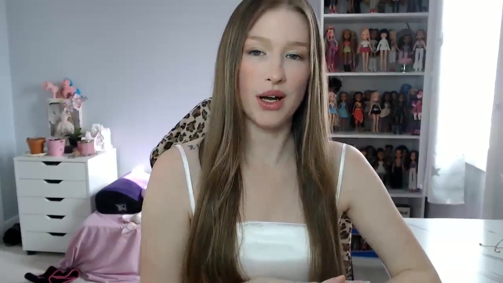 Gallery image thumbnail from GemmaMinx's myfreecams stream on, 03/05/2024, 19:35 image 15 of 20