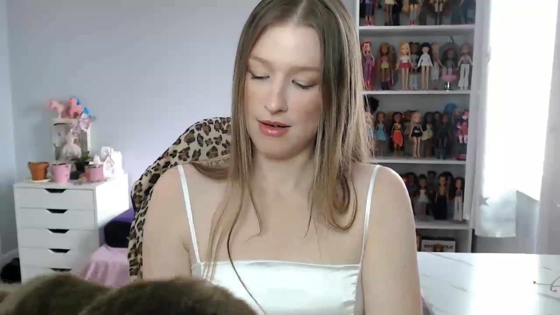 Gallery image thumbnail from GemmaMinx's myfreecams stream on, 03/05/2024, 19:35 image 14 of 20