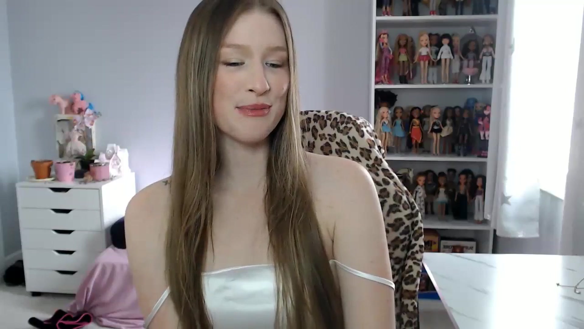 Gallery image thumbnail from GemmaMinx's myfreecams stream on, 03/05/2024, 19:35 image 16 of 20