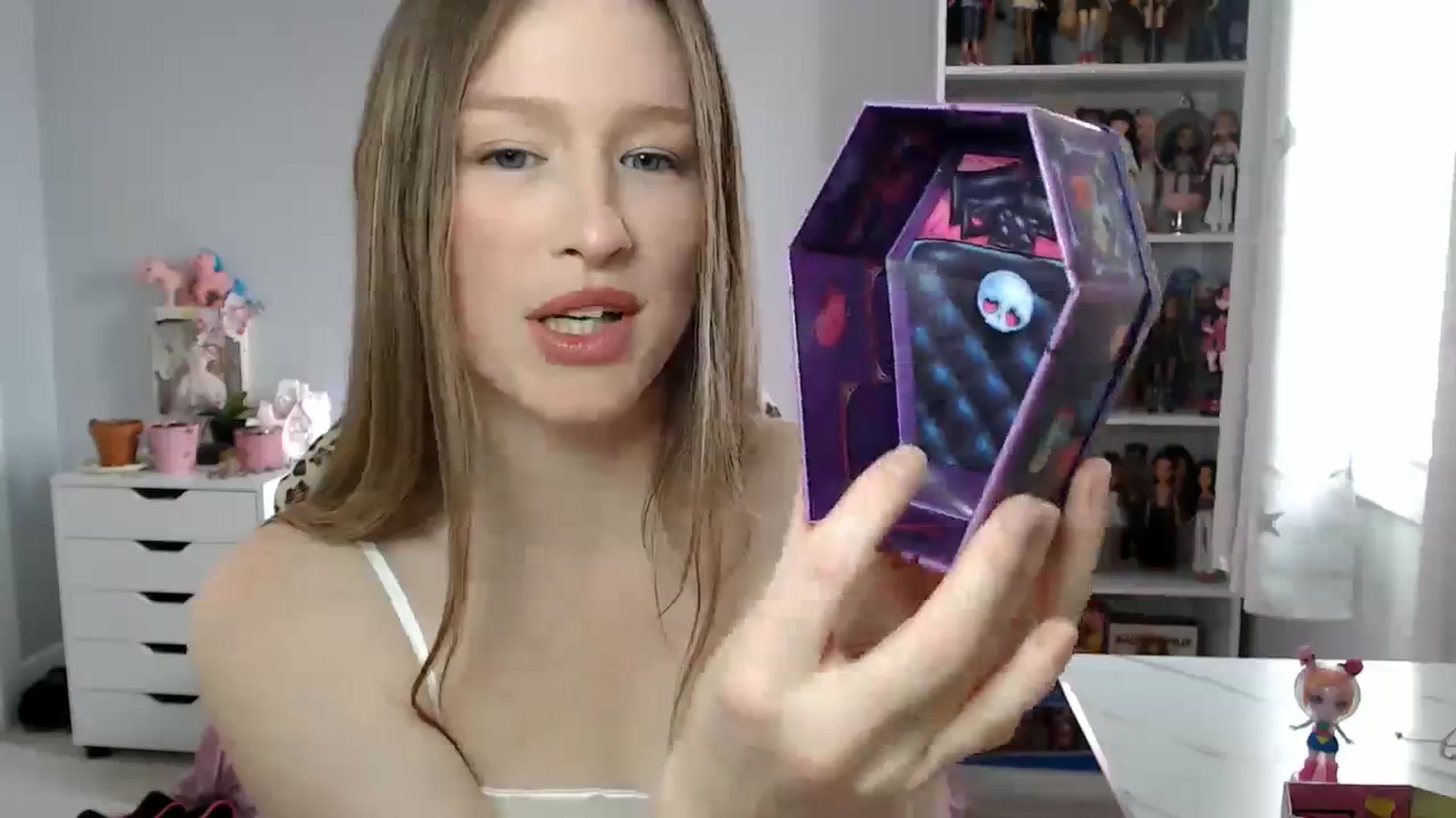 Gallery image thumbnail from GemmaMinx's myfreecams stream on, 03/05/2024, 19:35 image 12 of 20