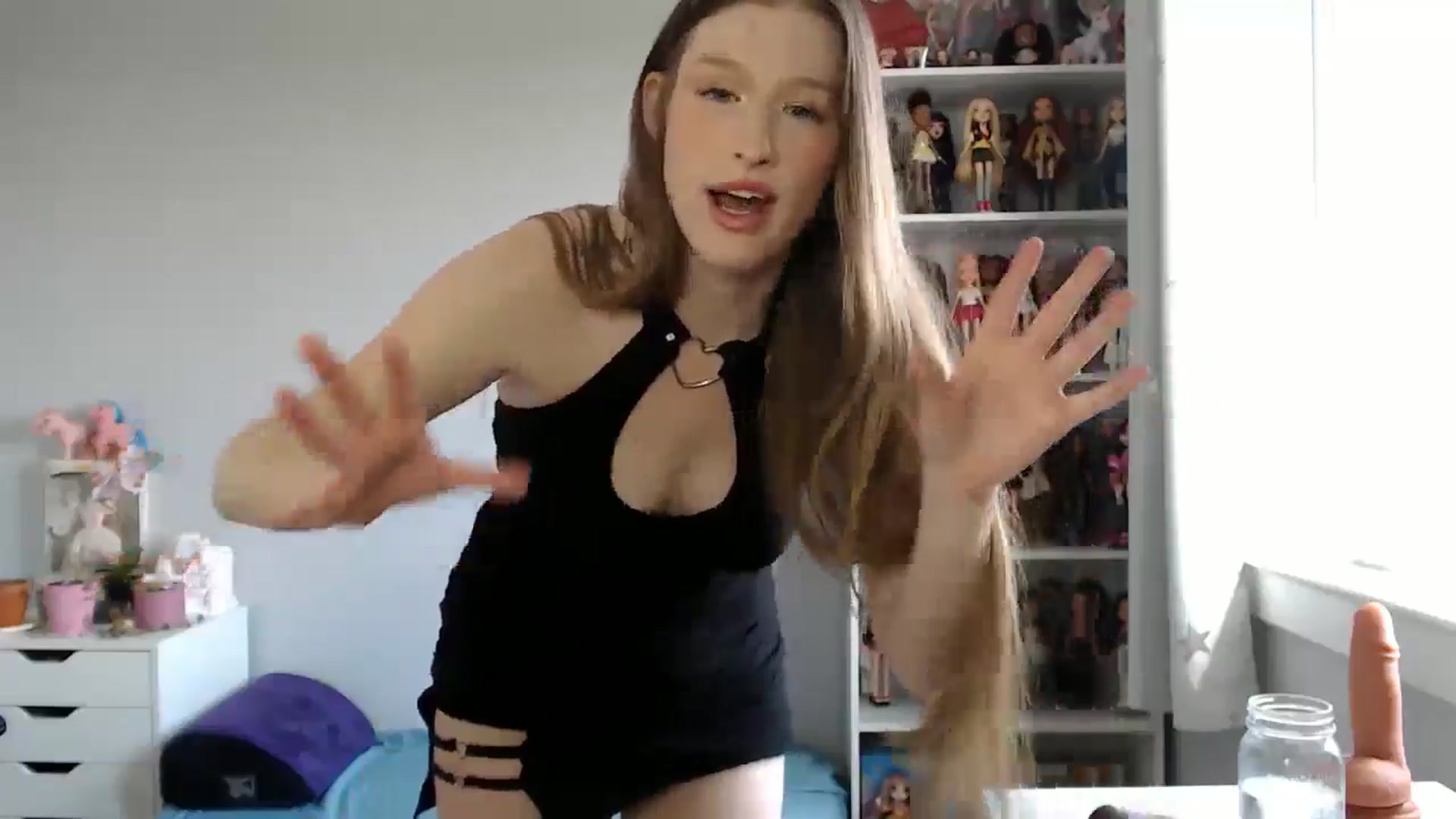 Gallery image thumbnail from GemmaMinx's myfreecams stream on, 05/13/2024, 18:25 image 17 of 20