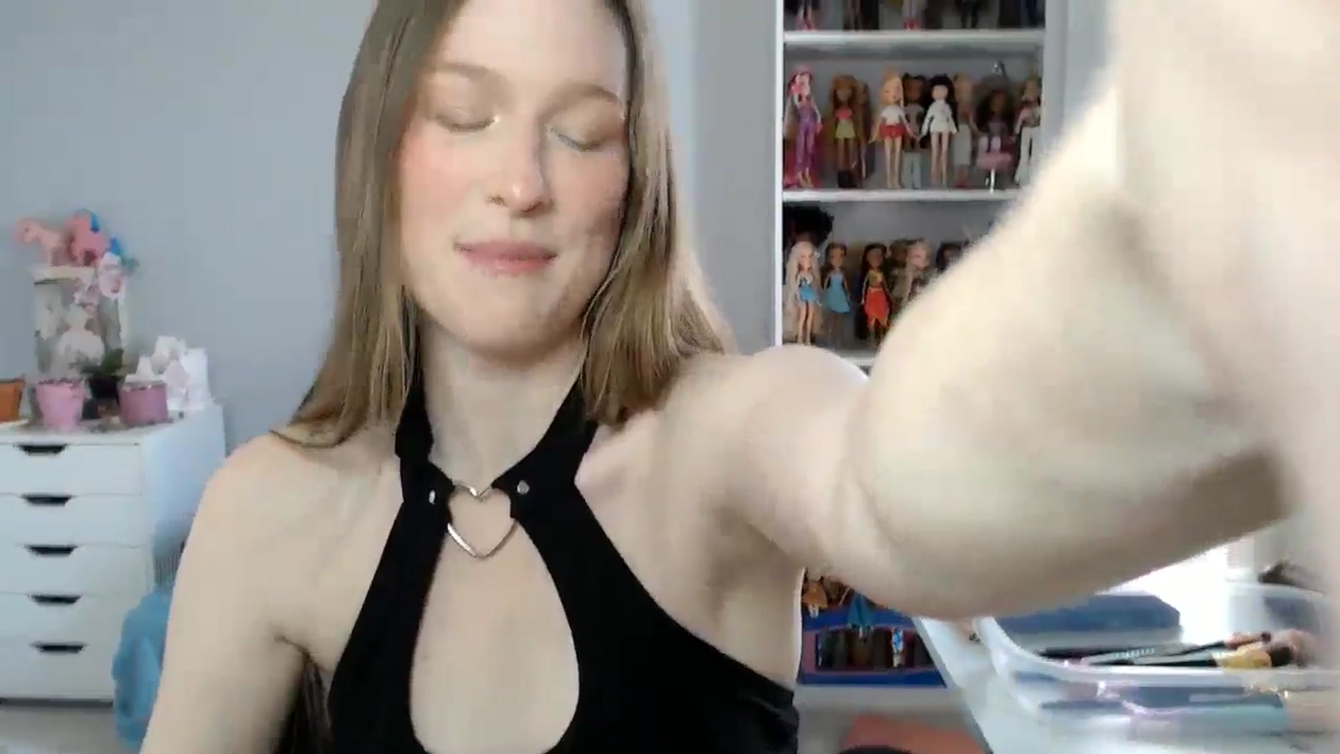Gallery image thumbnail from GemmaMinx's myfreecams stream on, 05/13/2024, 20:20 image 4 of 20