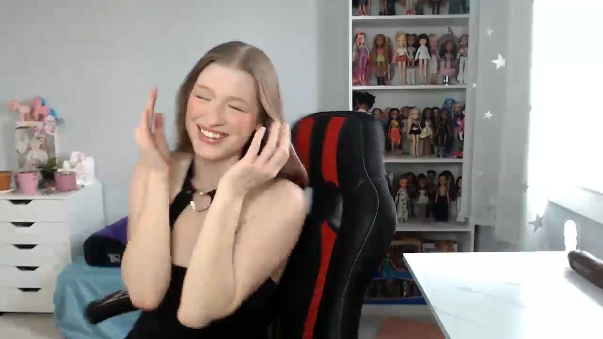 Gallery image thumbnail from GemmaMinx's myfreecams stream on, 05/13/2024, 20:20 image 16 of 20