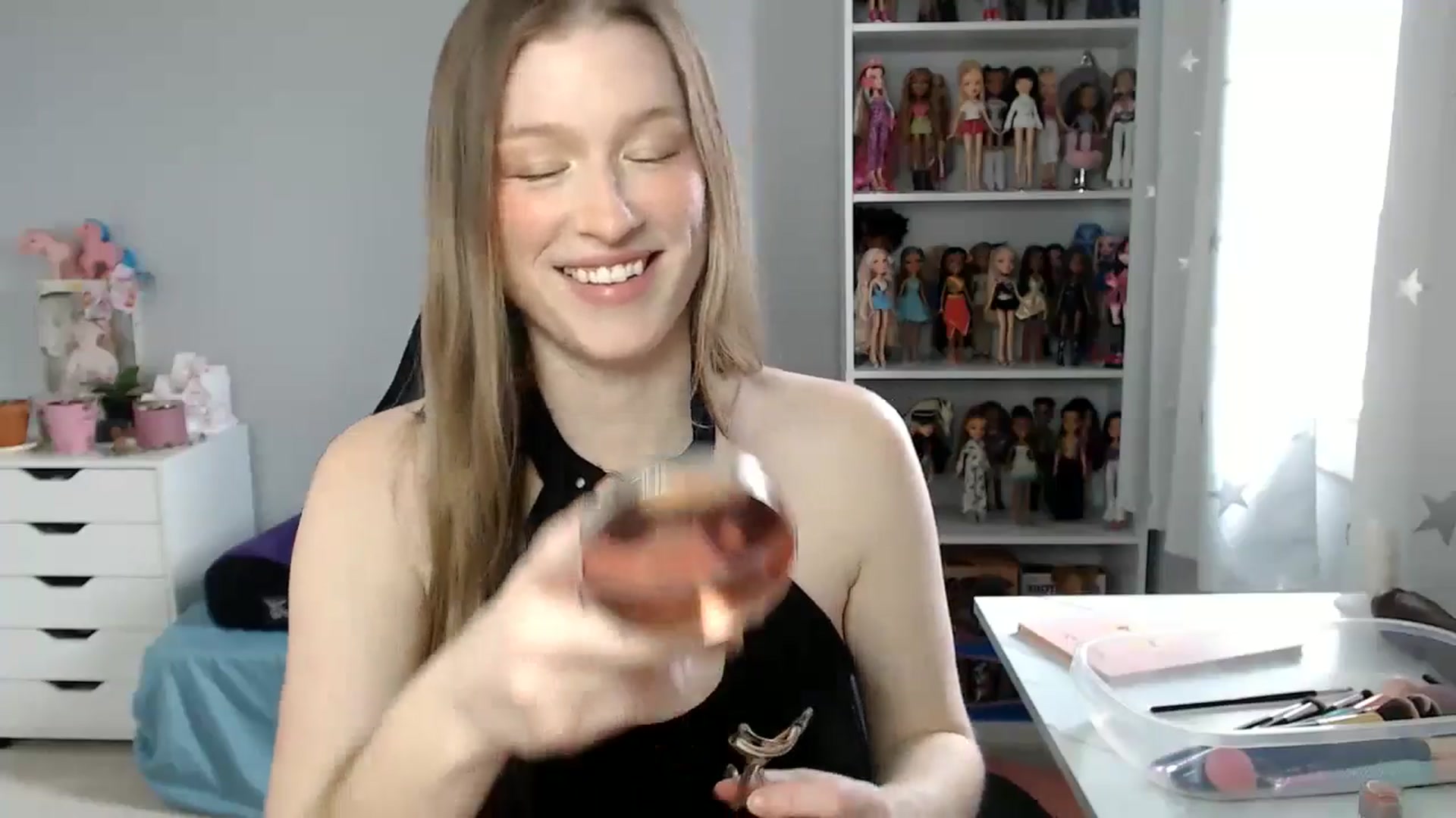 Gallery image thumbnail from GemmaMinx's myfreecams stream on, 05/13/2024, 20:20 image 7 of 20