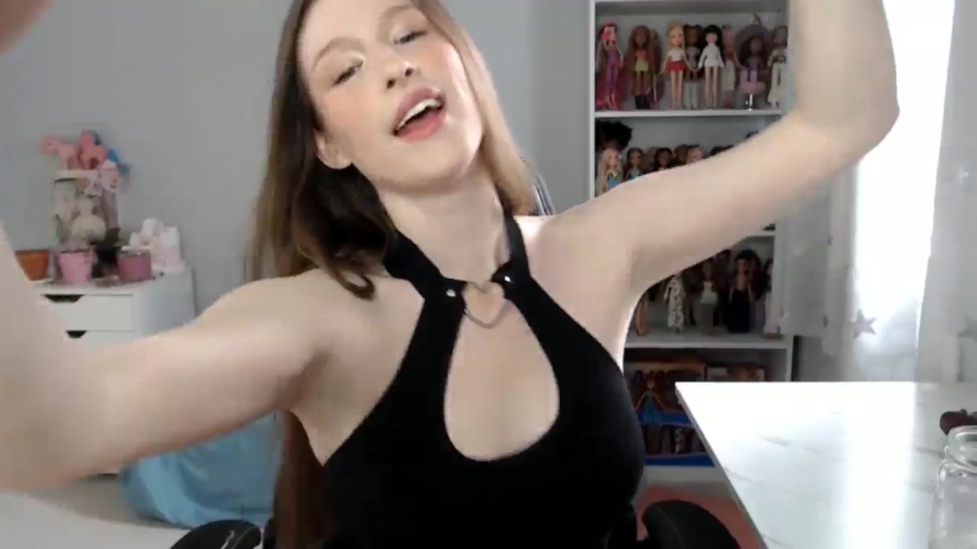 Gallery image thumbnail from GemmaMinx's myfreecams stream on, 05/13/2024, 20:57 image 16 of 20
