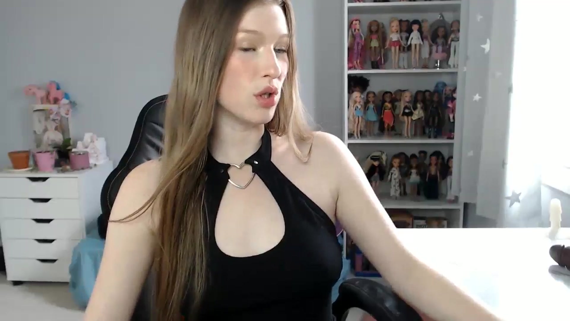 Gallery image thumbnail from GemmaMinx's myfreecams stream on, 05/13/2024, 20:57 image 9 of 20