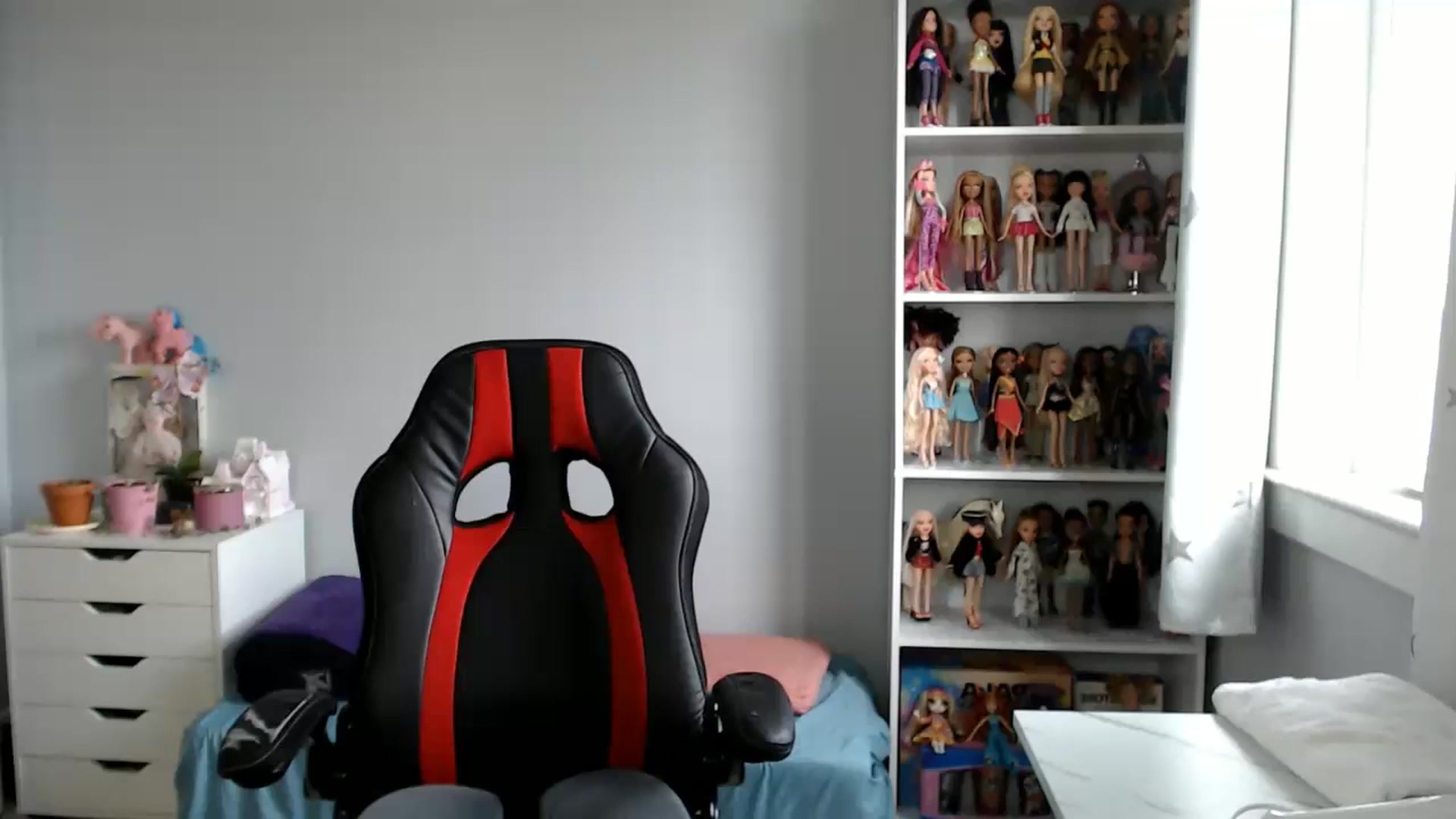 Gallery image thumbnail from GemmaMinx's myfreecams stream on, 05/14/2024, 17:17 image 16 of 20