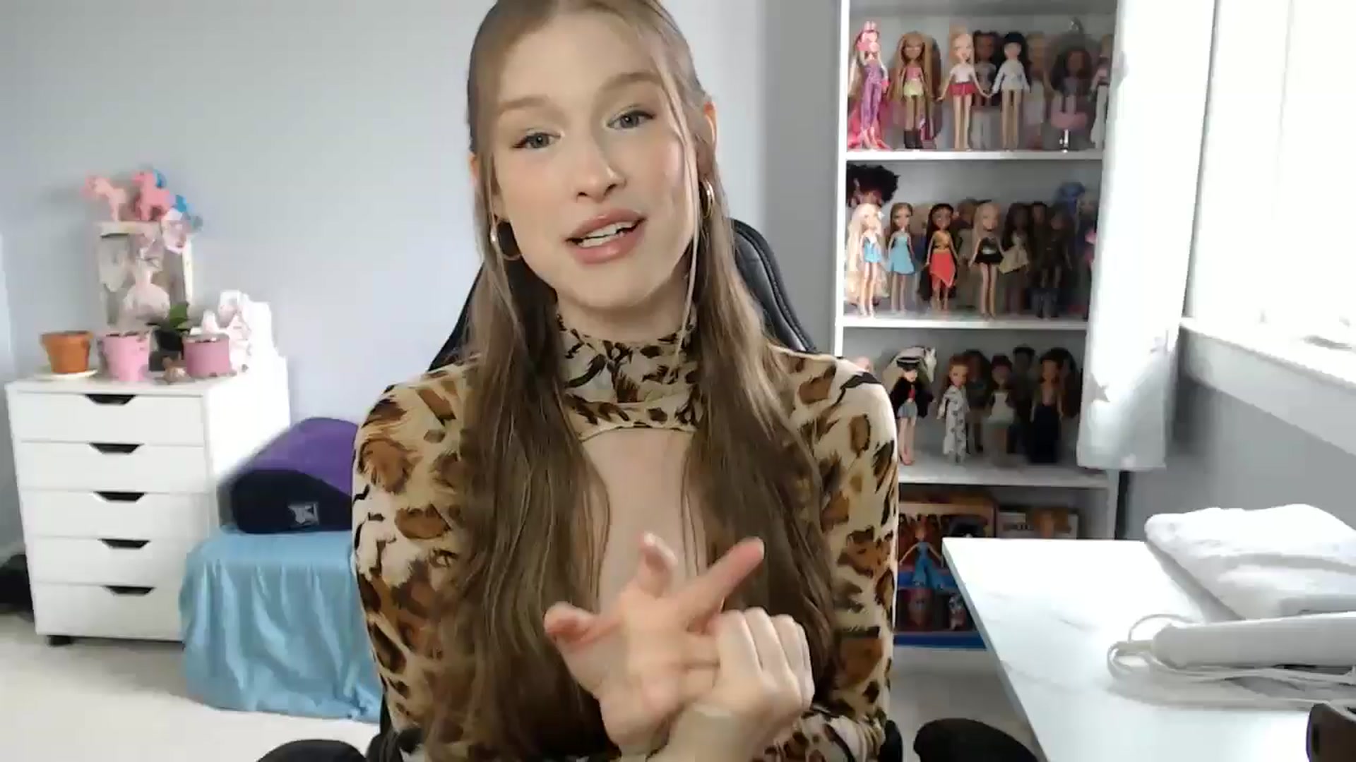 Gallery image thumbnail from GemmaMinx's myfreecams stream on, 05/14/2024, 17:17 image 6 of 20