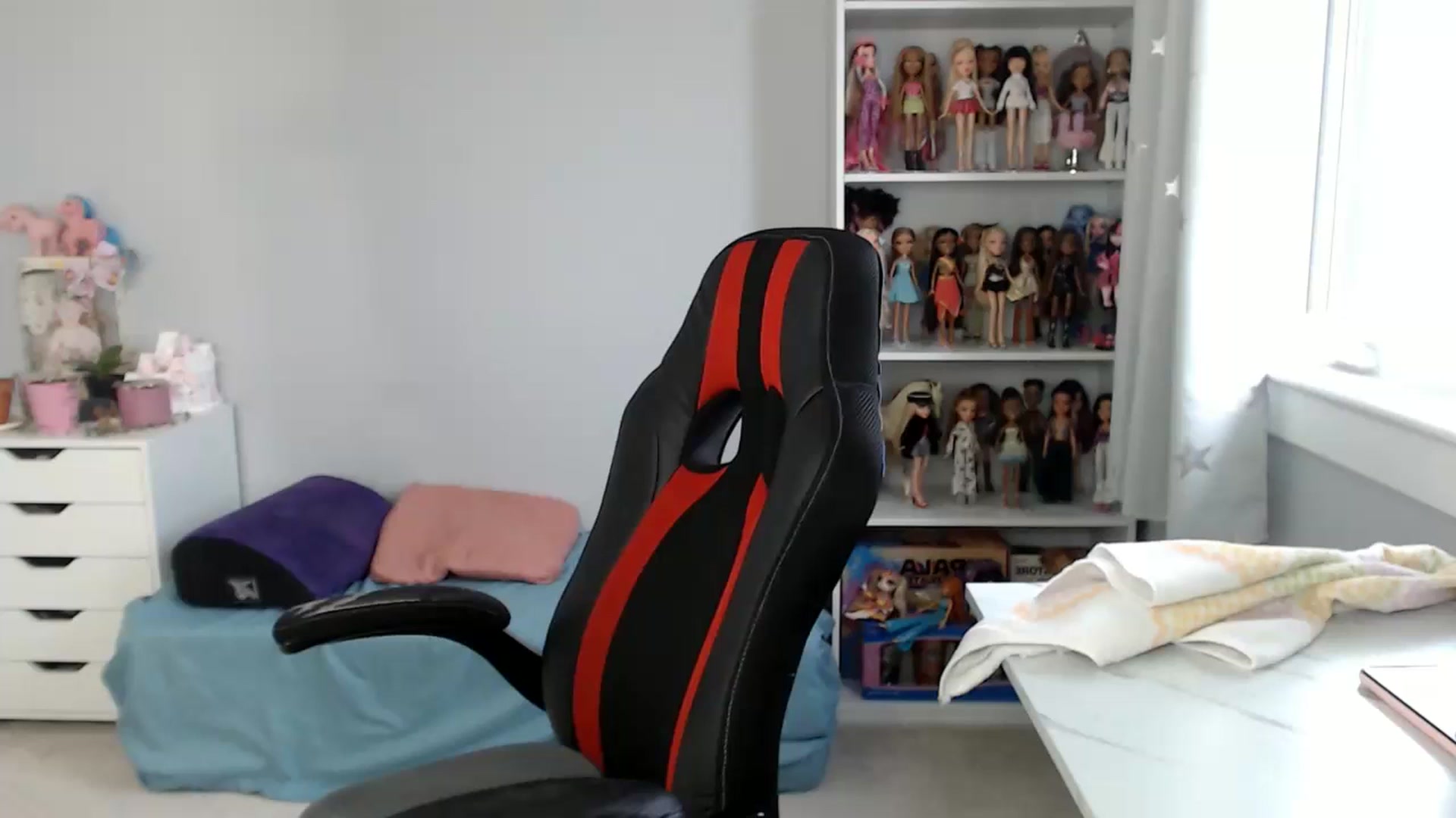 Gallery image thumbnail from GemmaMinx's myfreecams stream on, 05/15/2024, 22:20 image 20 of 20