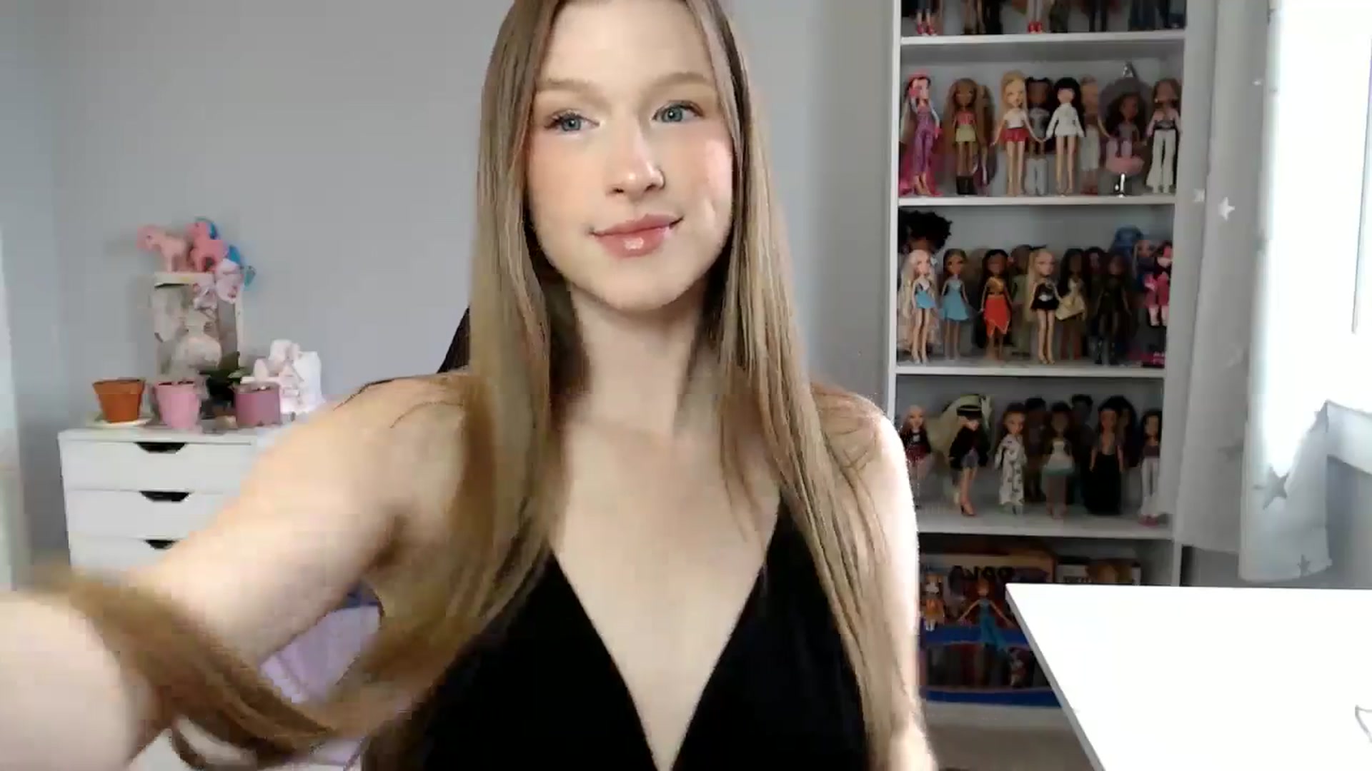 Gallery image thumbnail from GemmaMinx's myfreecams stream on, 05/27/2024, 16:43 image 3 of 20