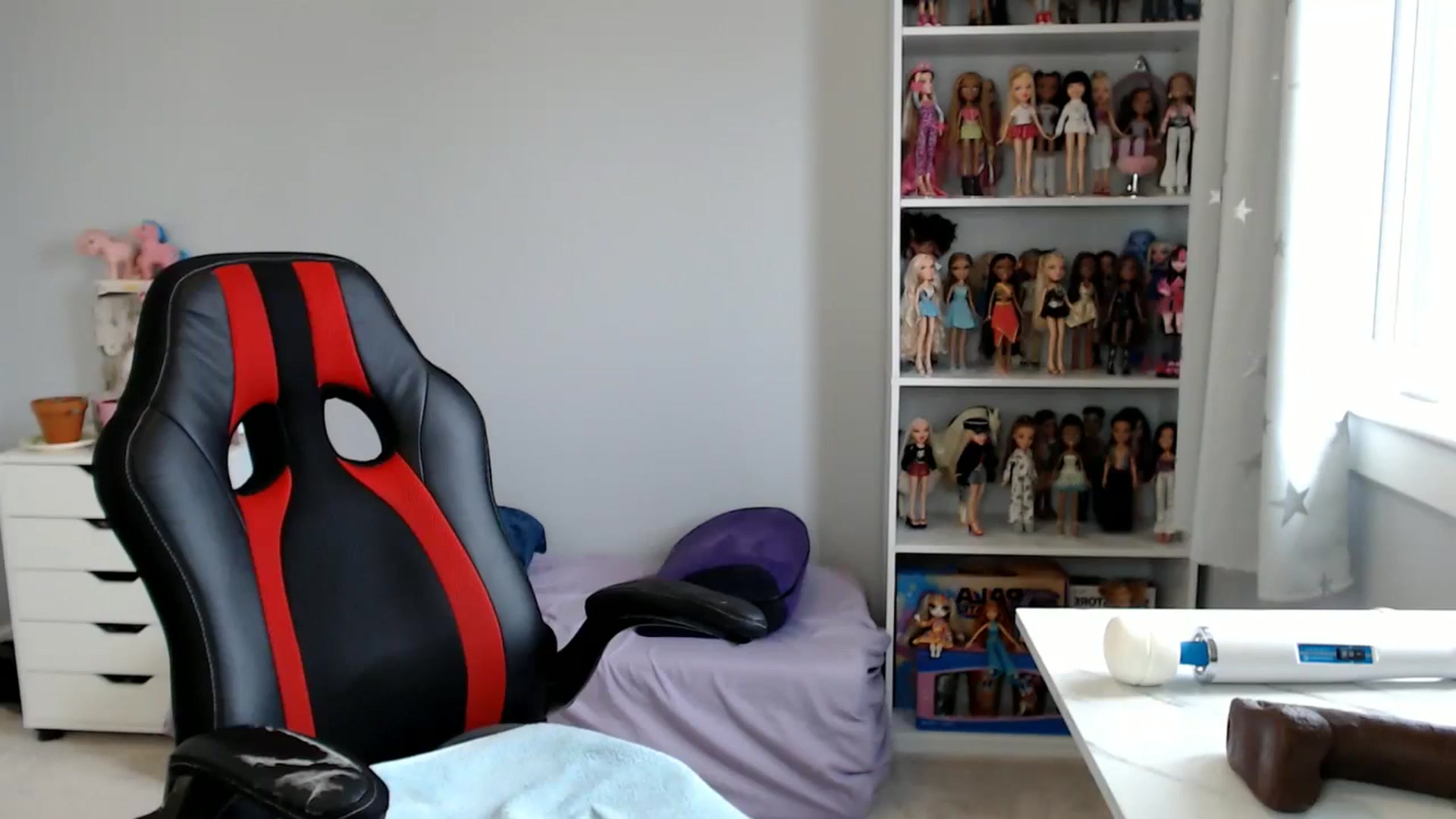 Gallery image thumbnail from GemmaMinx's myfreecams stream on, 05/27/2024, 17:37 image 10 of 20