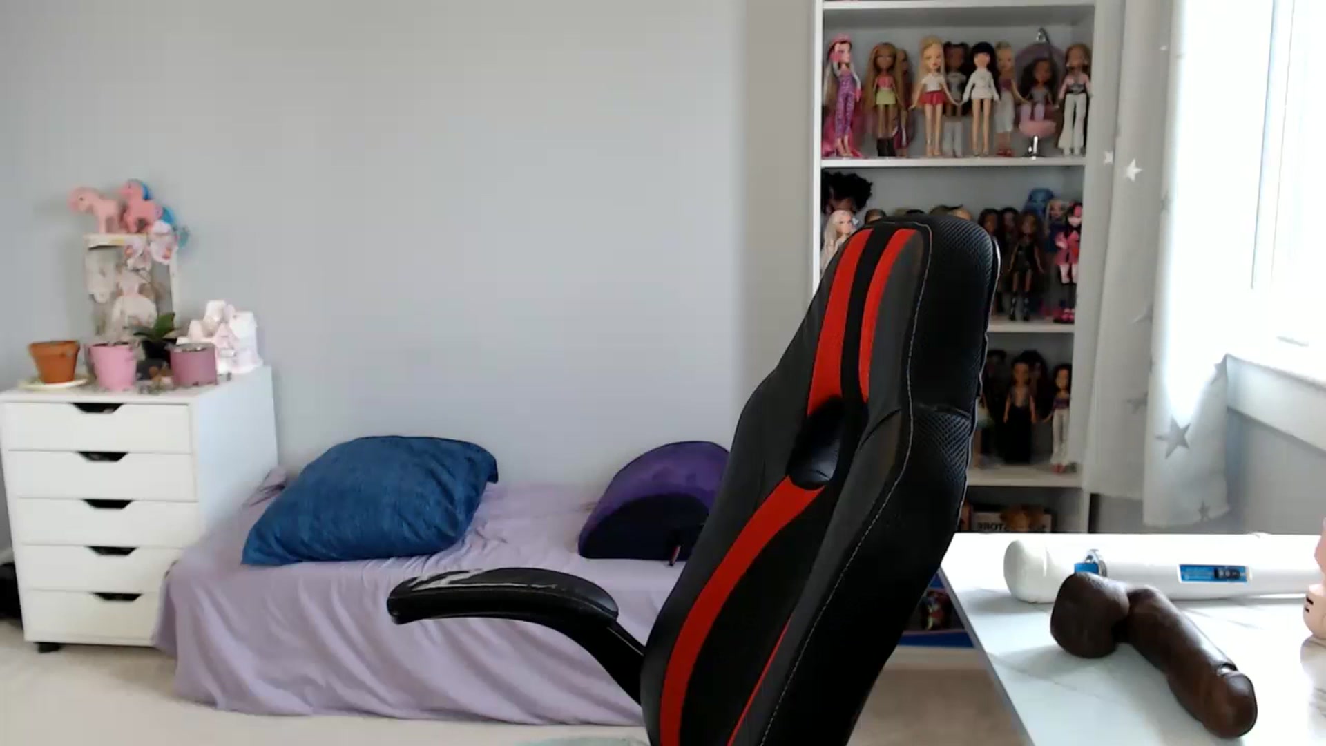 Gallery image thumbnail from GemmaMinx's myfreecams stream on, 05/27/2024, 17:37 image 15 of 20