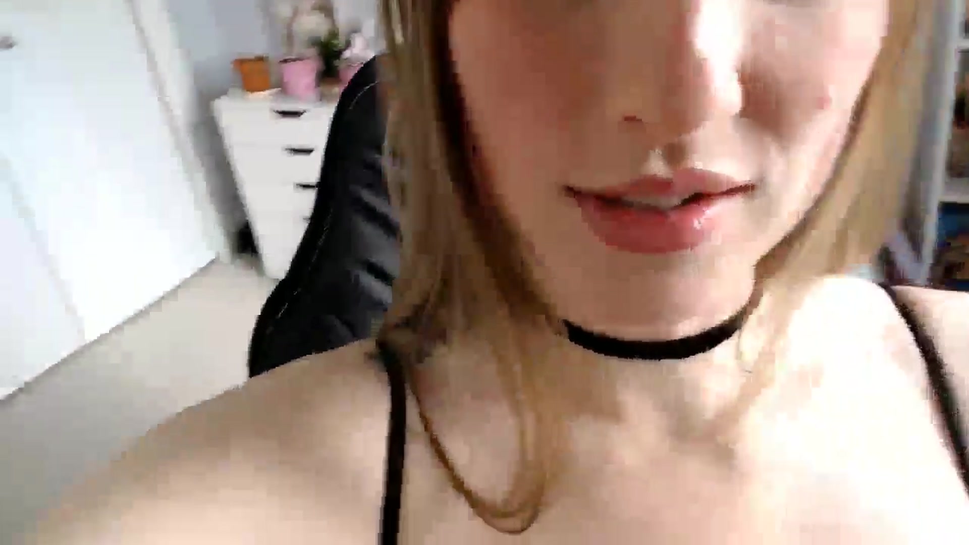 Gallery image thumbnail from GemmaMinx's myfreecams stream on, 06/07/2024, 19:12 image 11 of 20
