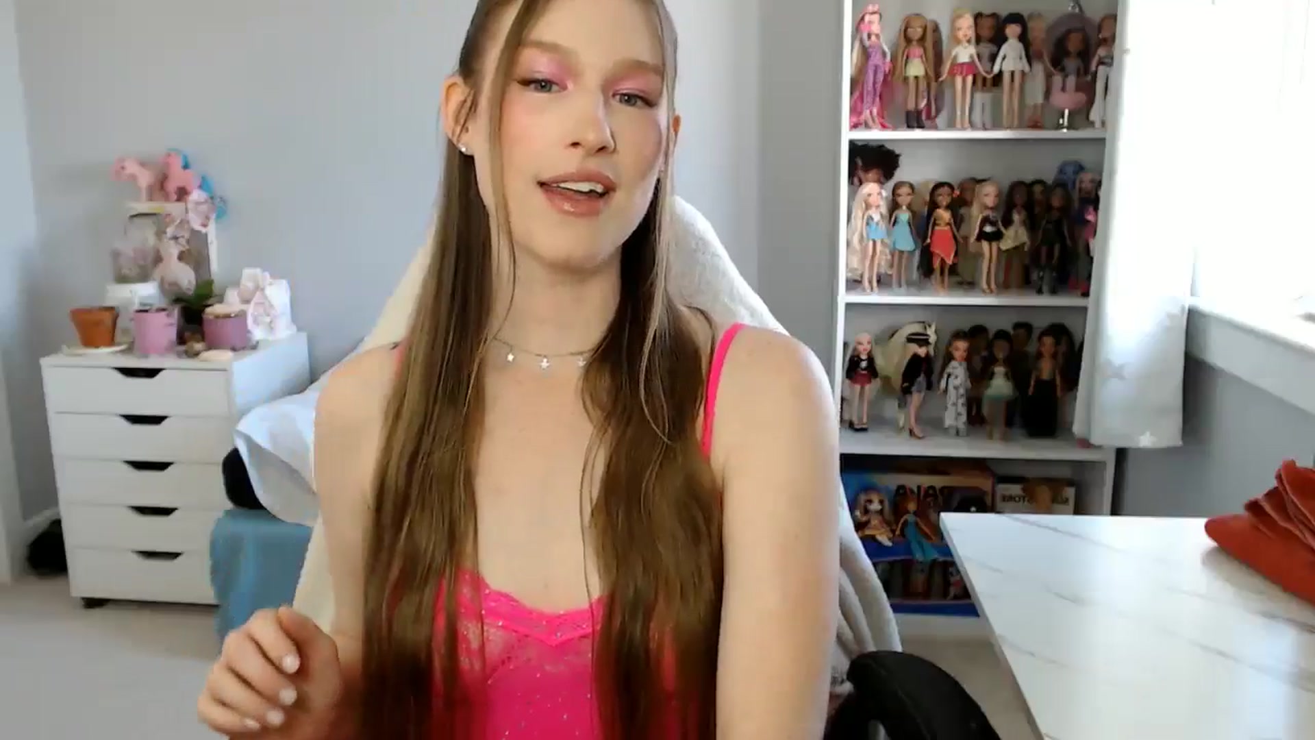 Gallery image thumbnail from GemmaMinx's myfreecams stream on, 06/28/2024, 19:26 image 9 of 20