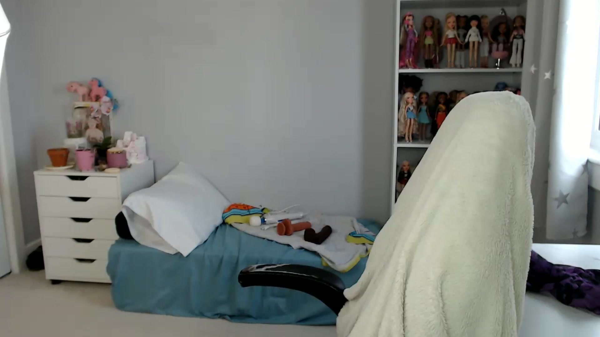 Gallery image thumbnail from GemmaMinx's myfreecams stream on, 06/29/2024, 20:30 image 8 of 20