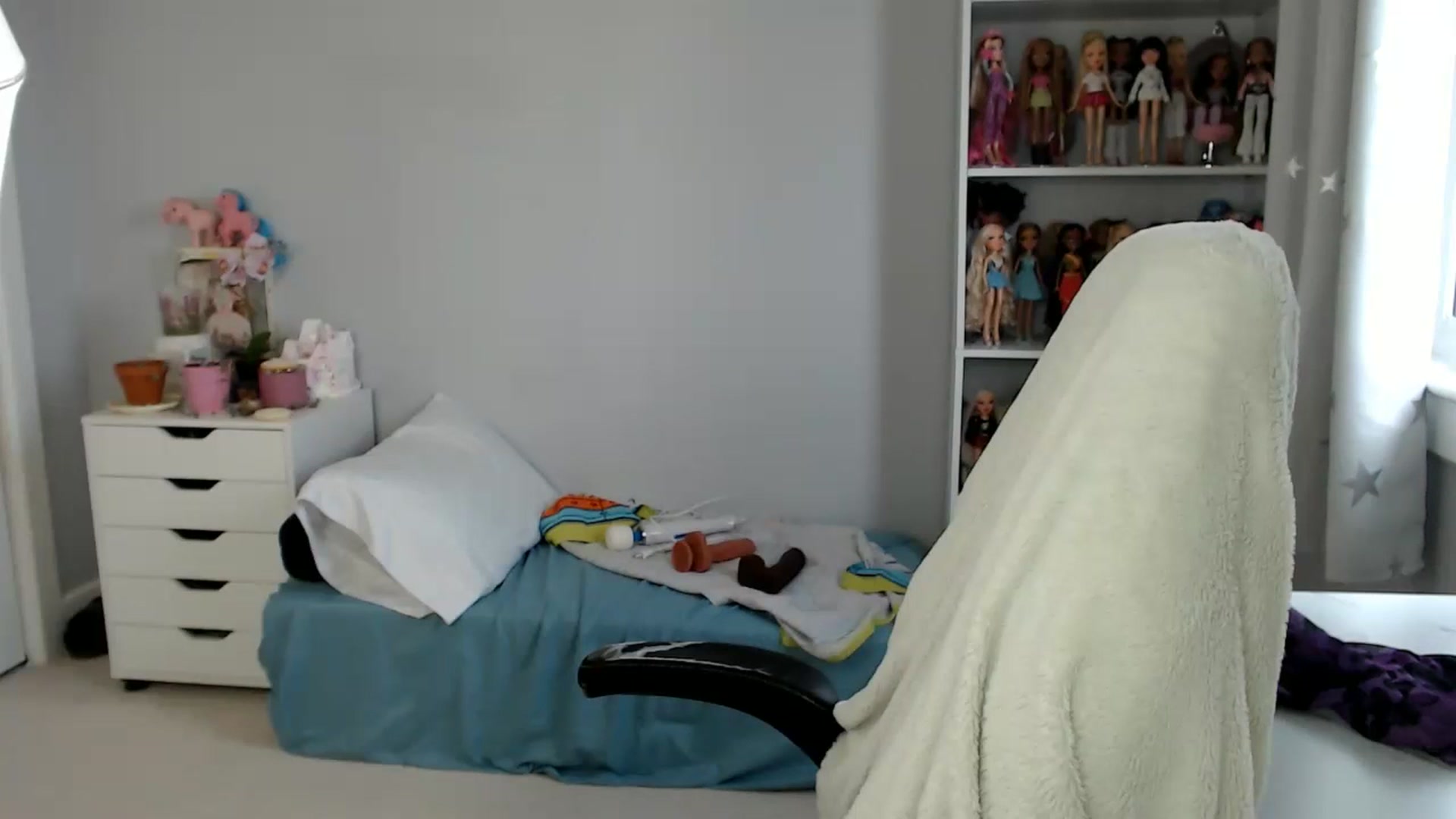Gallery image thumbnail from GemmaMinx's myfreecams stream on, 06/29/2024, 20:30 image 9 of 20