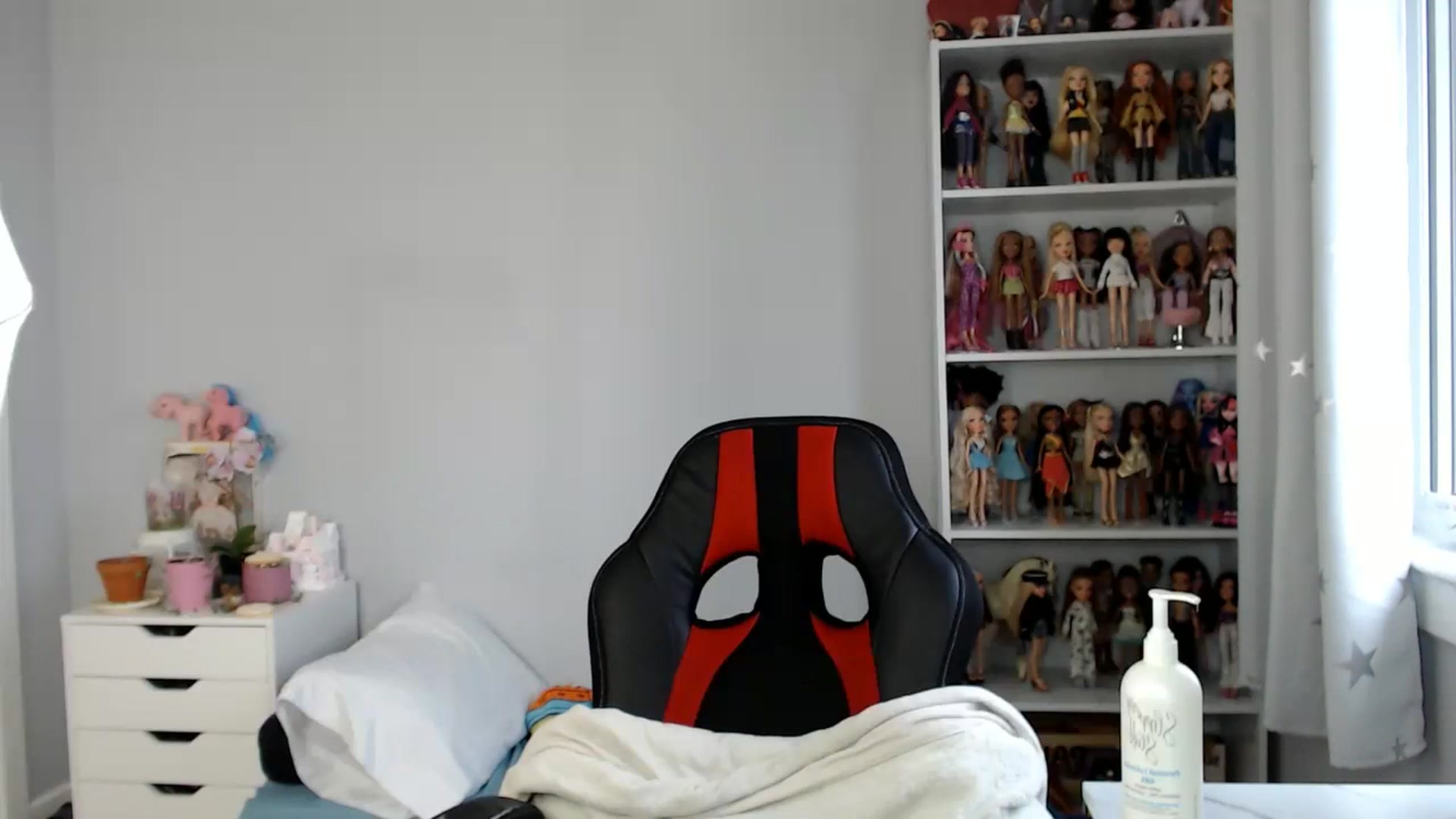 Gallery image thumbnail from GemmaMinx's myfreecams stream on, 06/29/2024, 21:25 image 3 of 20