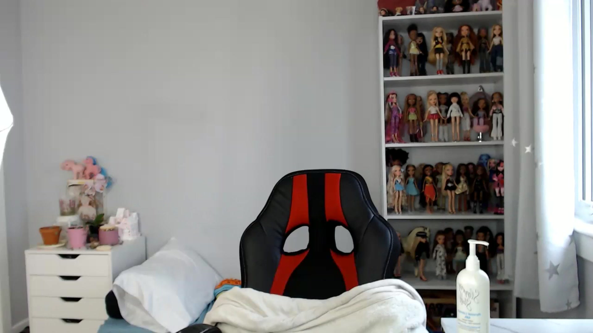 Gallery image thumbnail from GemmaMinx's myfreecams stream on, 06/29/2024, 21:25 image 2 of 20