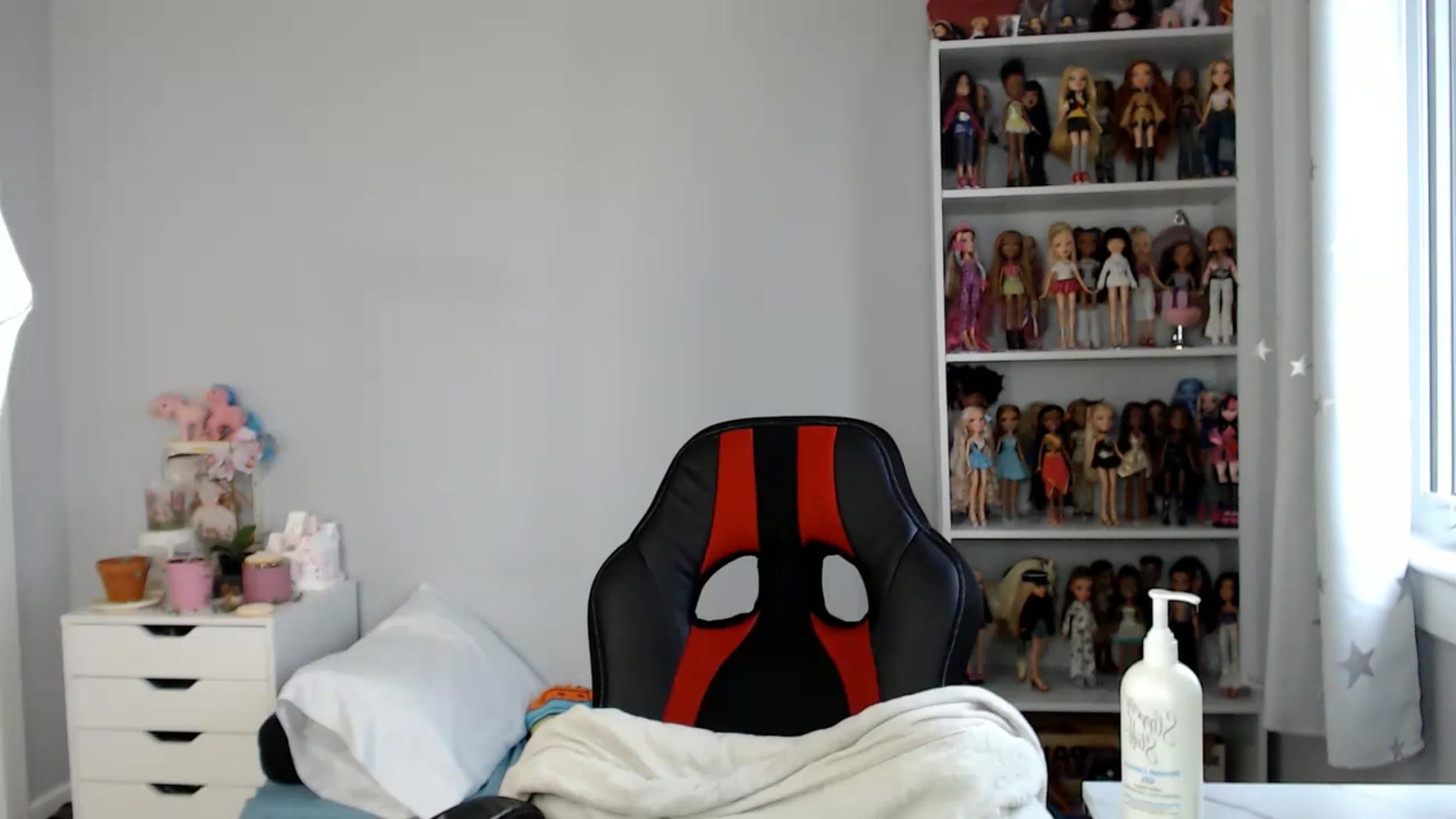 Gallery image thumbnail from GemmaMinx's myfreecams stream on, 06/29/2024, 21:25 image 1 of 20