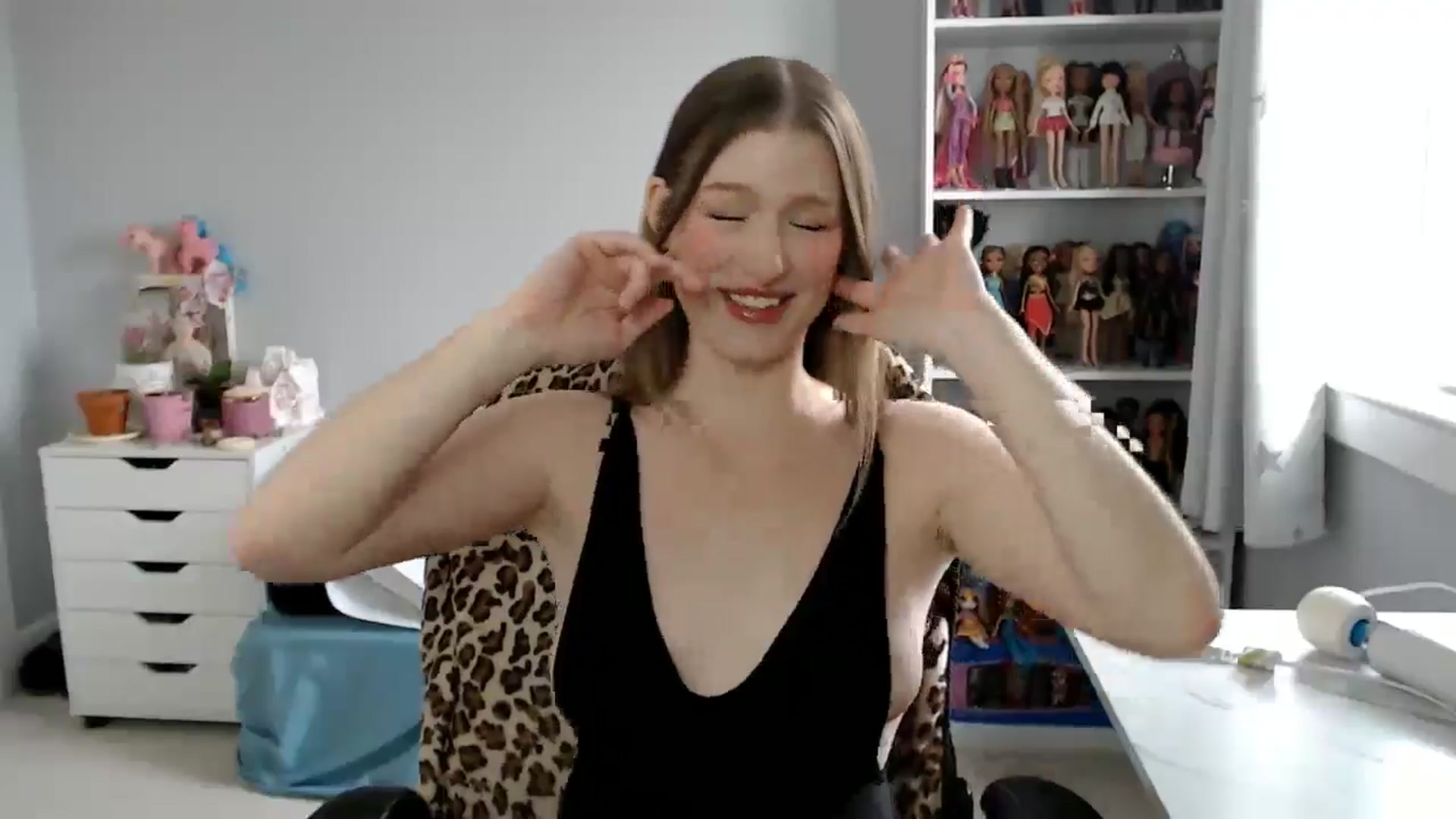 Gallery image thumbnail from GemmaMinx's myfreecams stream on, 07/09/2024, 18:37 image 13 of 20