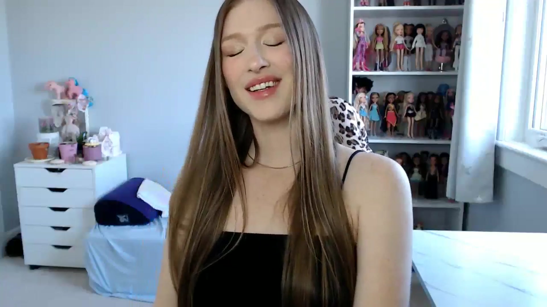 Gallery image thumbnail from GemmaMinx's myfreecams stream on, 08/29/2024, 17:29 image 5 of 20