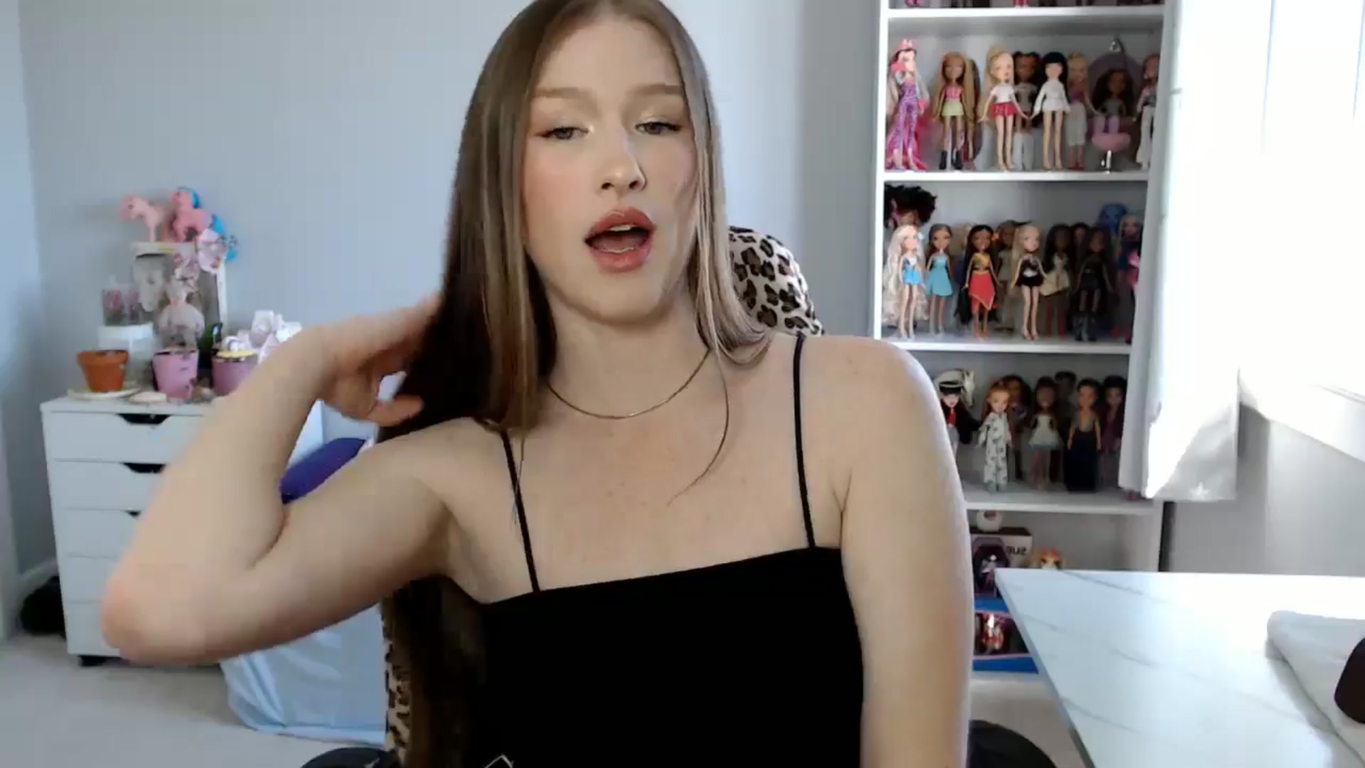 Gallery image thumbnail from GemmaMinx's myfreecams stream on, 08/29/2024, 18:09 image 10 of 20