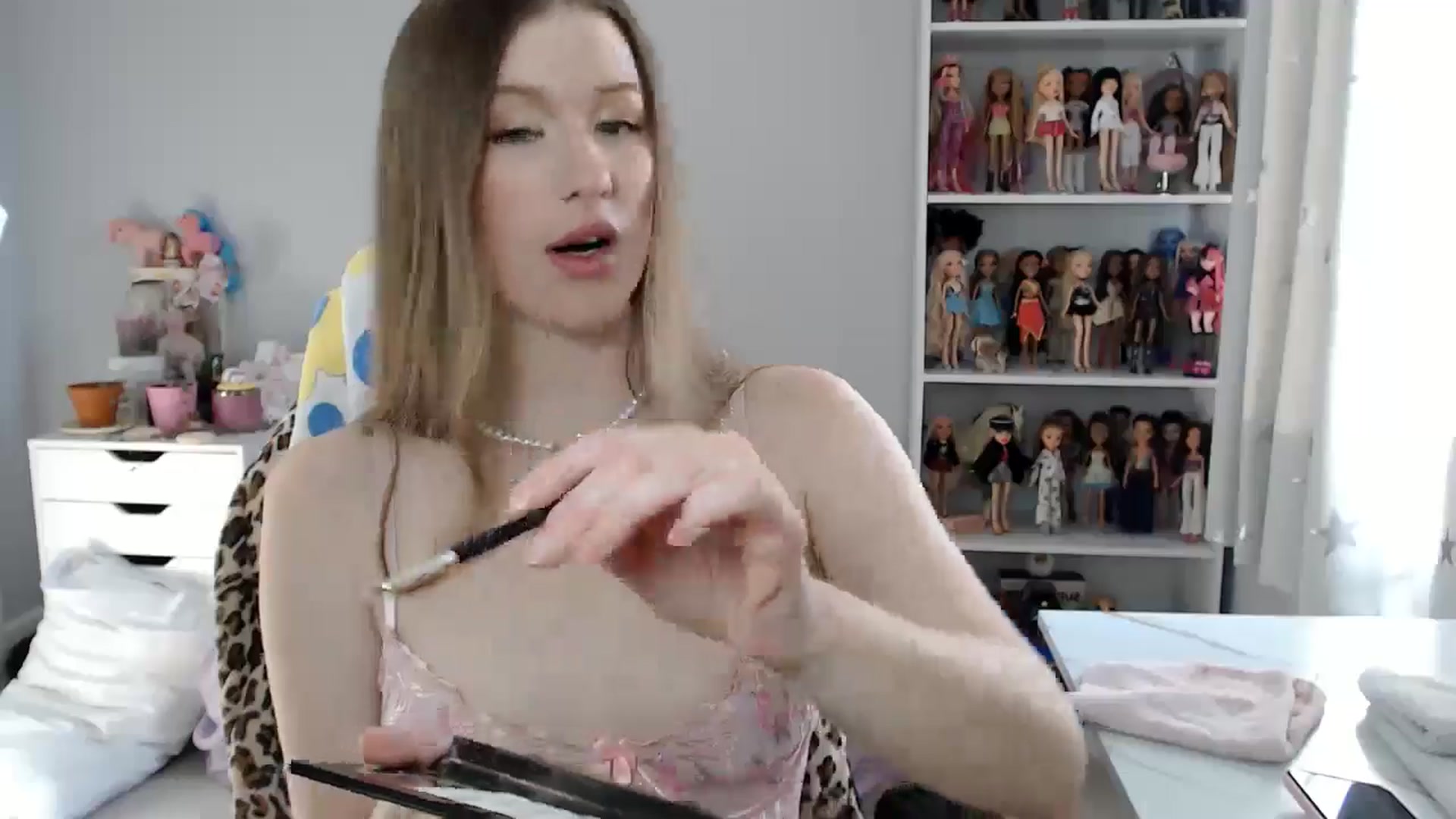 Gallery image thumbnail from GemmaMinx's myfreecams stream on, 09/14/2024, 21:20 image 11 of 20