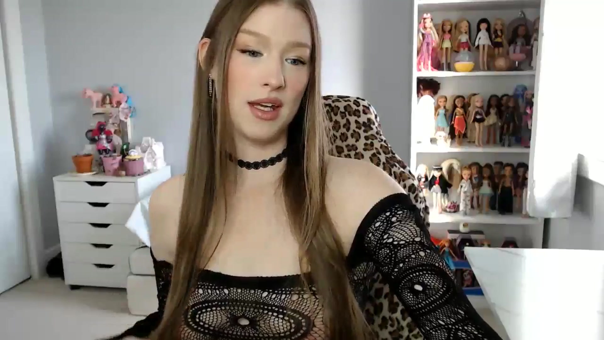 Gallery image thumbnail from GemmaMinx's myfreecams stream on, 10/28/2024, 17:59 image 3 of 20
