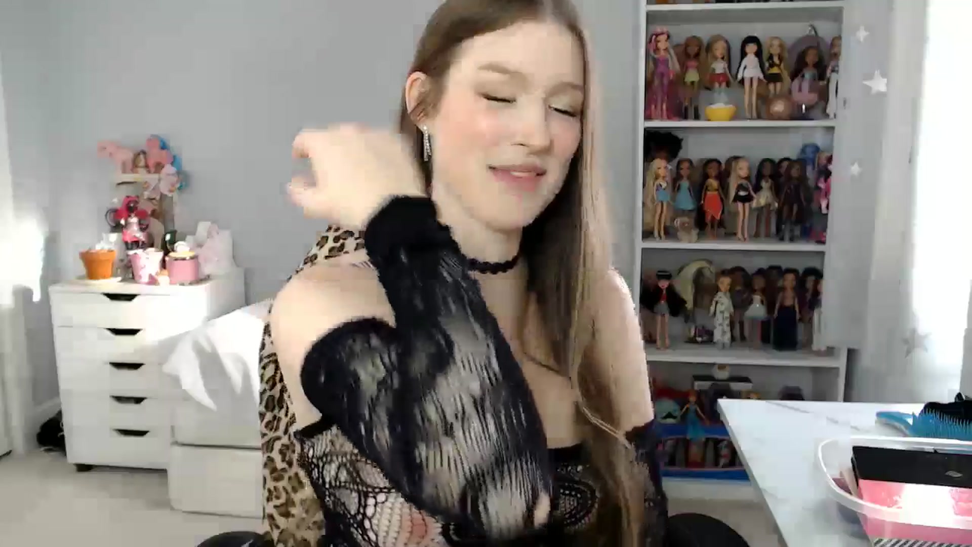 Gallery image thumbnail from GemmaMinx's myfreecams stream on, 10/28/2024, 20:21 image 9 of 20