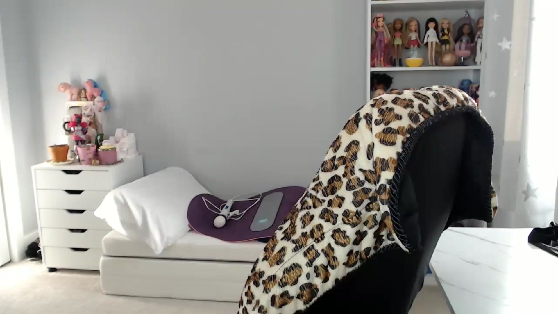 Gallery image thumbnail from GemmaMinx's myfreecams stream on, 10/28/2024, 20:21 image 19 of 20