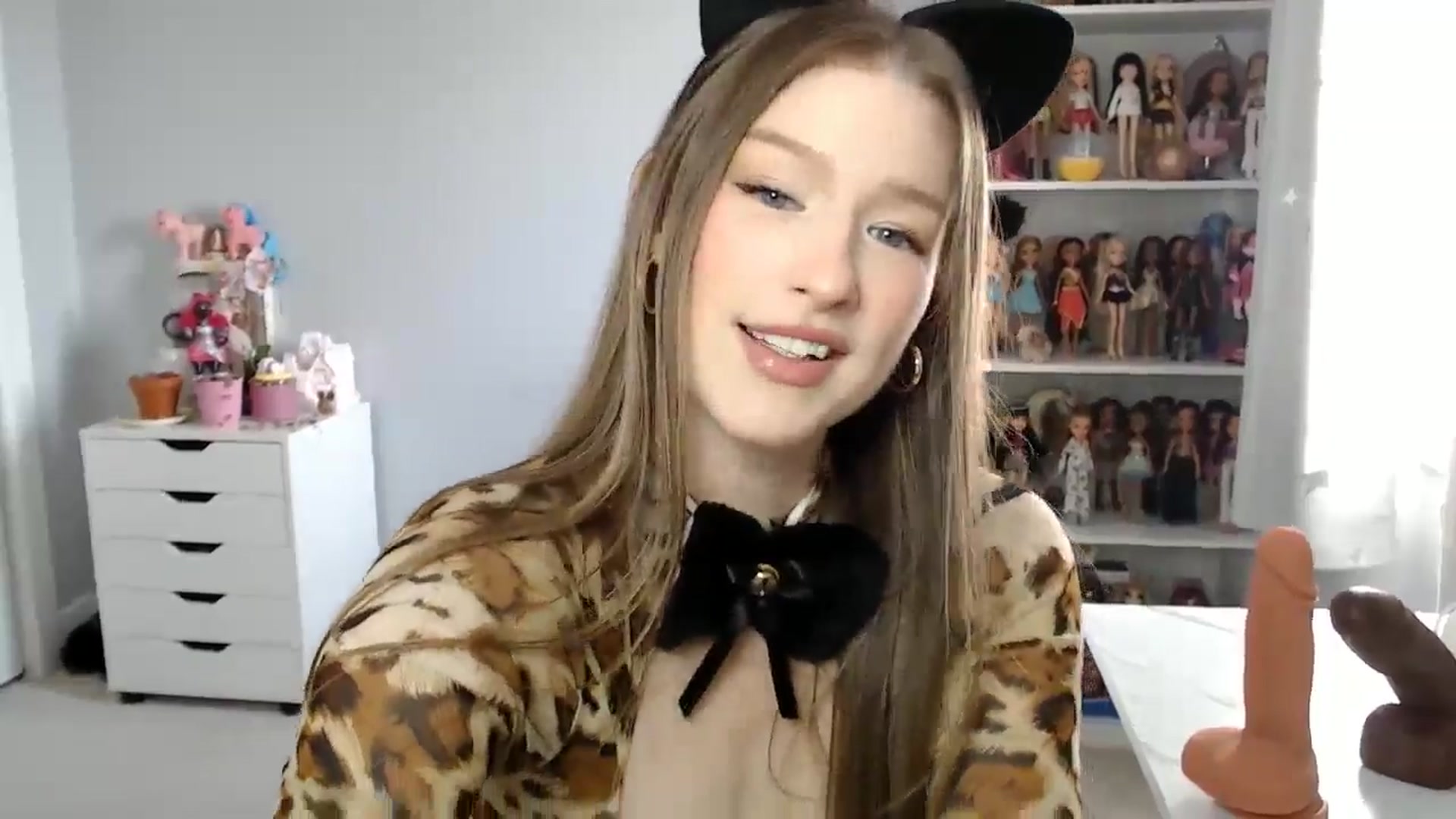 Gallery image thumbnail from GemmaMinx's myfreecams stream on, 10/31/2024, 17:30 image 19 of 20