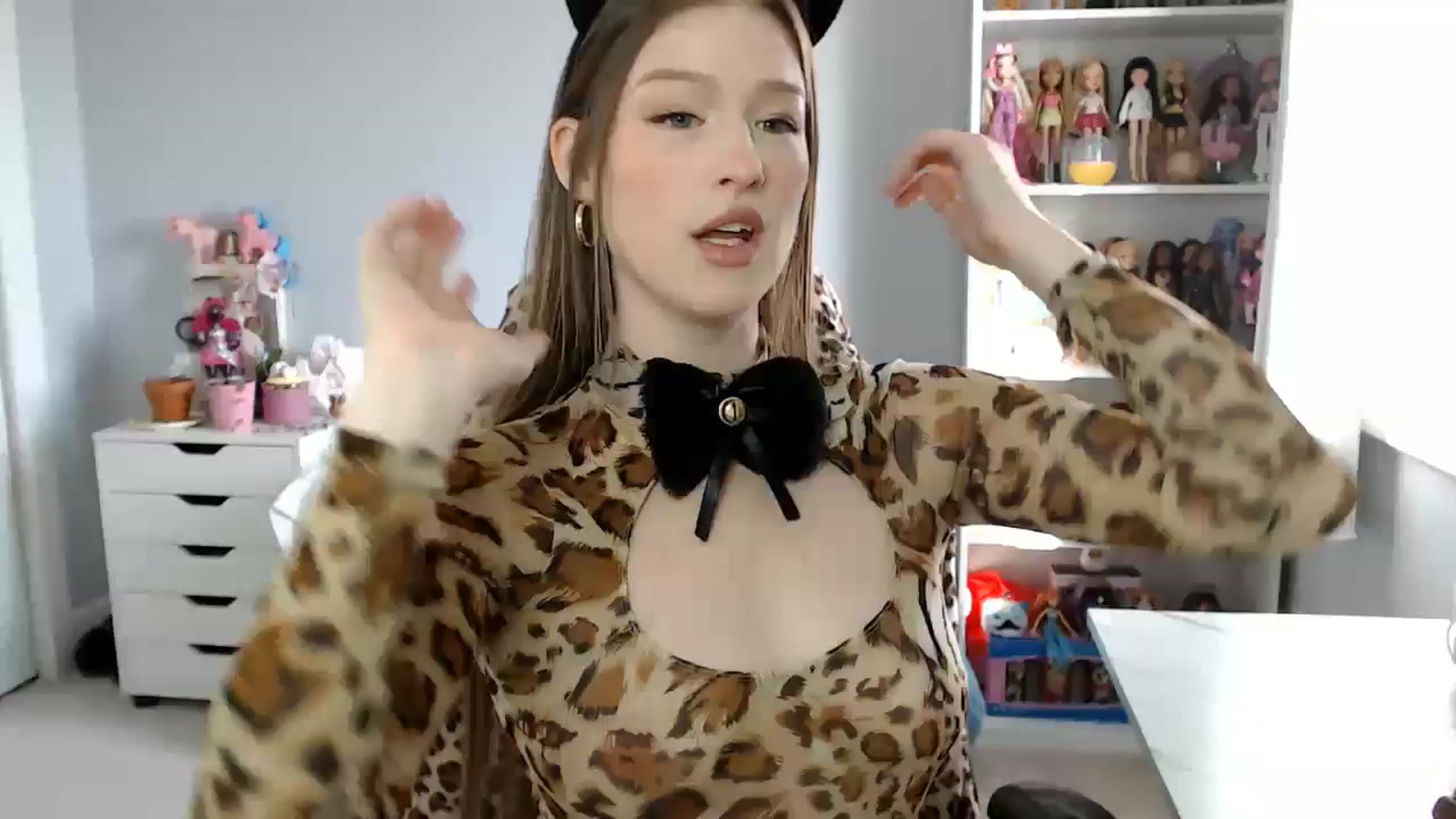 Gallery image thumbnail from GemmaMinx's myfreecams stream on, 10/31/2024, 17:30 image 11 of 20
