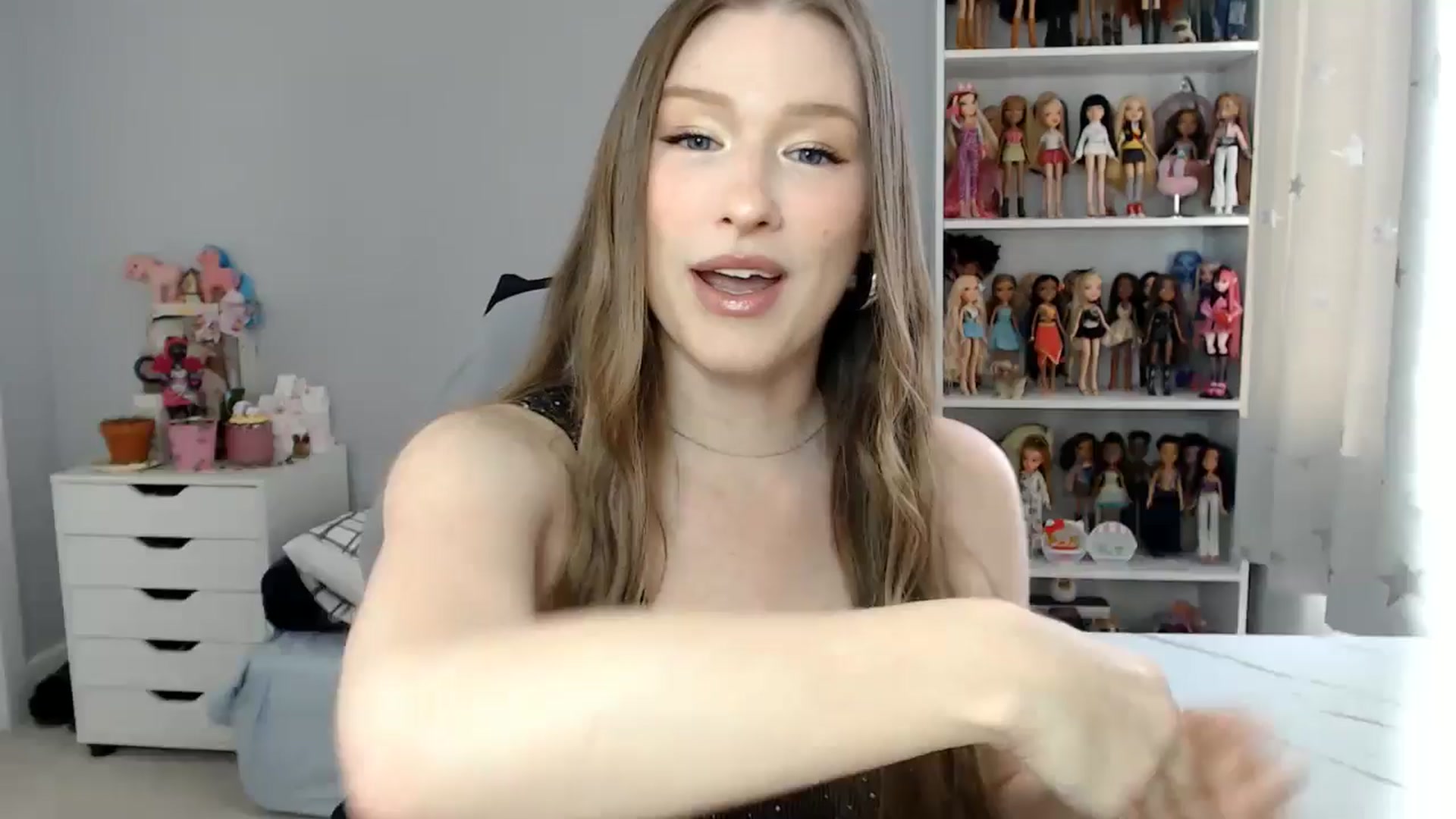 Gallery image thumbnail from GemmaMinx's myfreecams stream on, 11/12/2024, 19:46 image 2 of 20