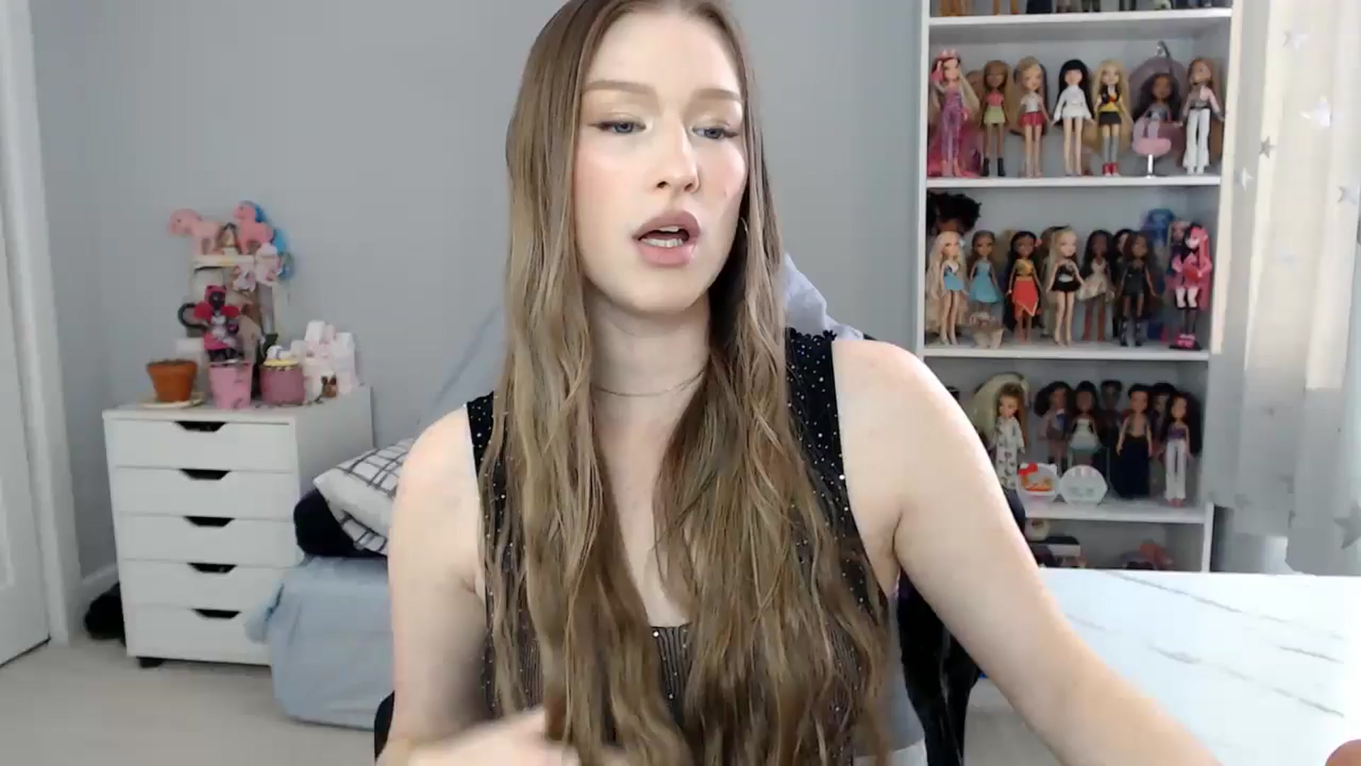 Gallery image thumbnail from GemmaMinx's myfreecams stream on, 11/12/2024, 19:46 image 18 of 20
