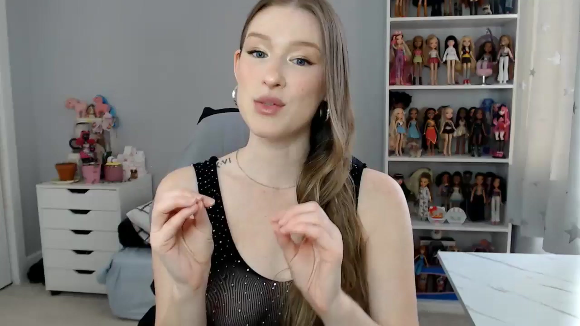 Gallery image thumbnail from GemmaMinx's myfreecams stream on, 11/12/2024, 19:46 image 5 of 20
